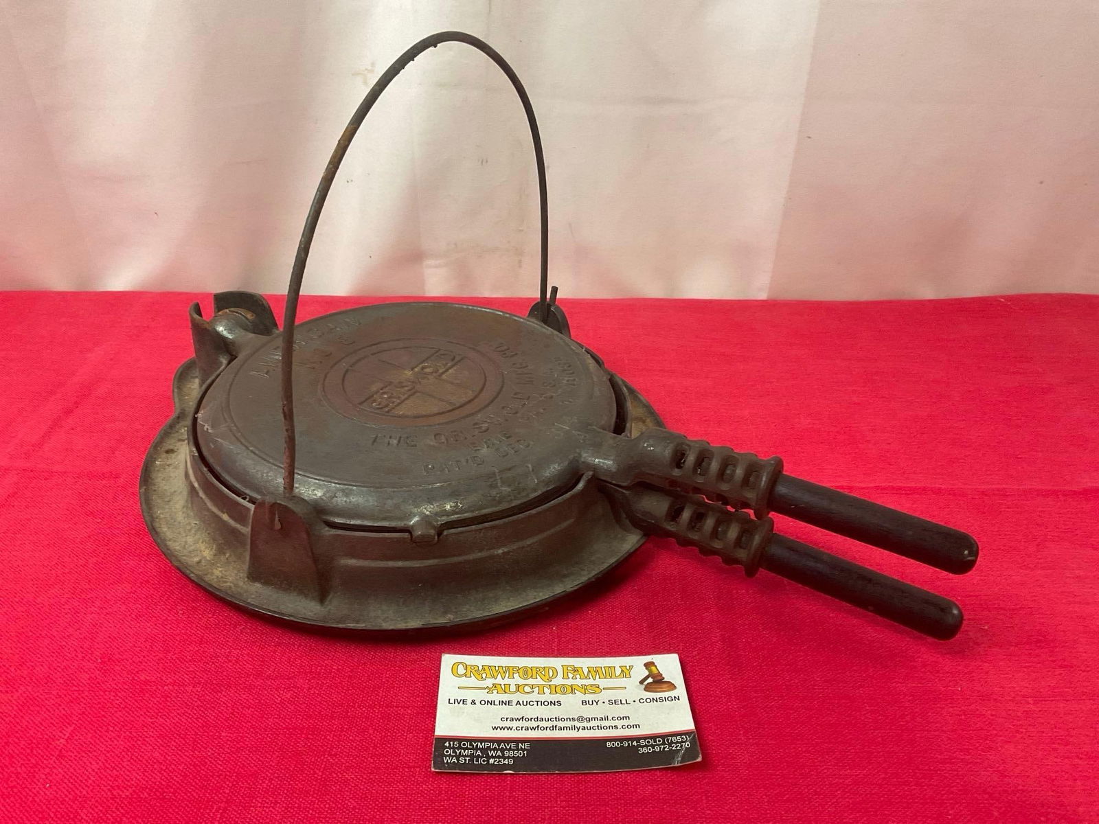 Antique Griswold Cast Iron Waffle Iron, American No.8, w/ holder (1 of 5)