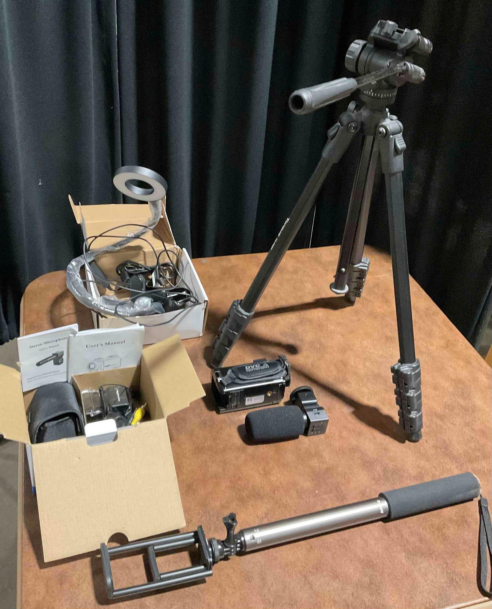 4 pcs Audio/Video Live Streaming Set Up Equipment Assortment. Tripod, Ring Light & More! (1 of 8)