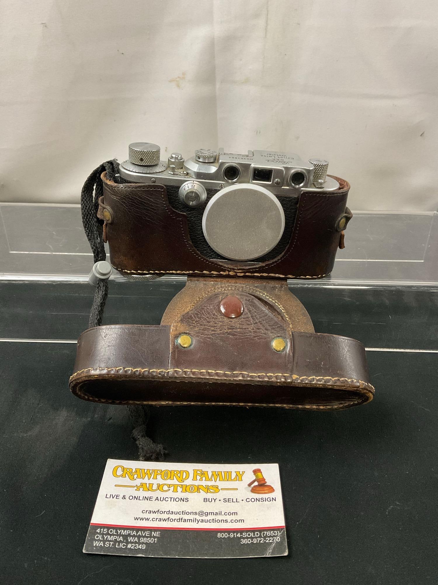 Vintage Leica D.R.P. Ernst Leitz Wetzlar Camera Body w/ Leather Field Case (1 of 6)