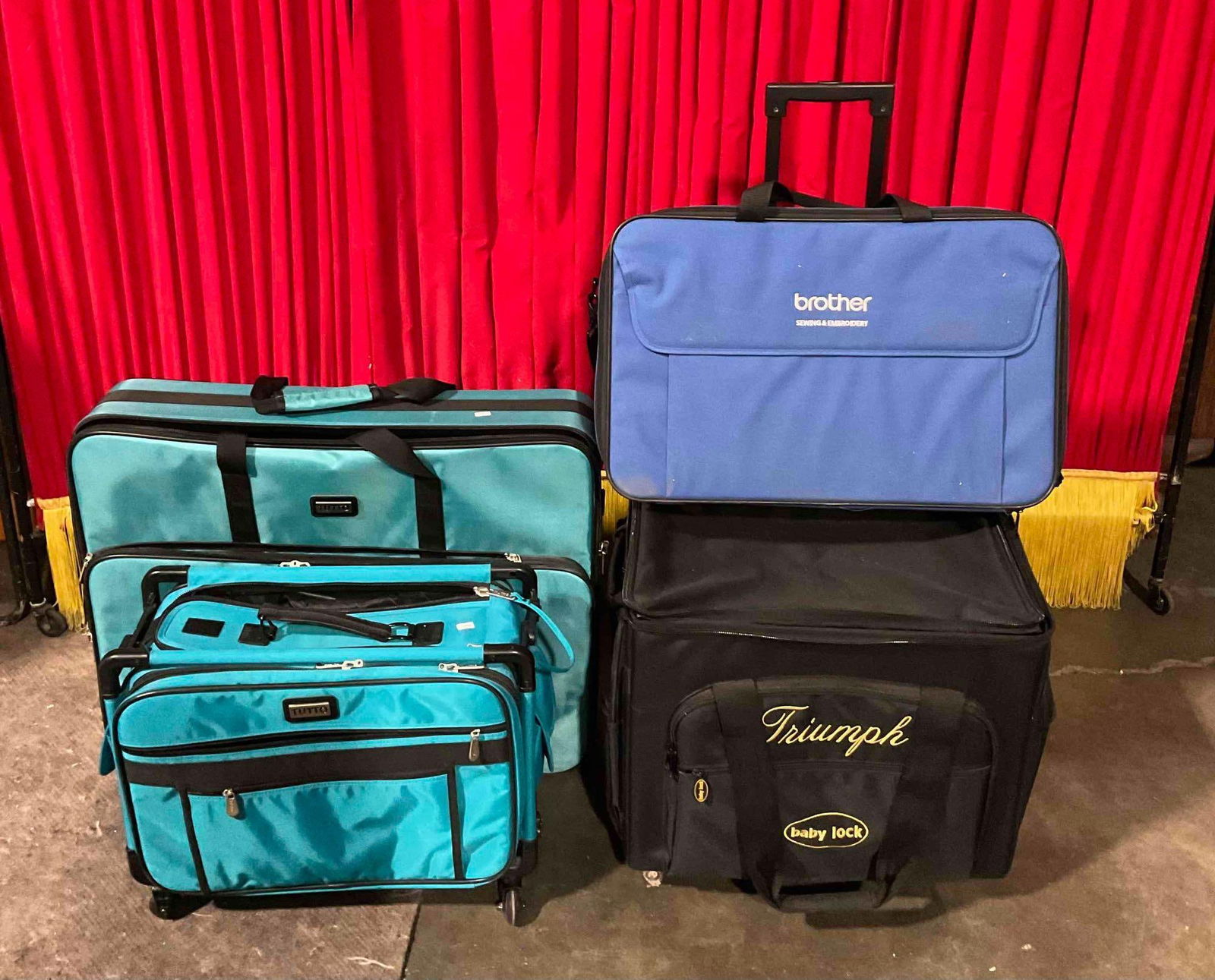 4 pcs Sewing Machine Storage Carrying Cases. No Machines. 2x Tutto, 1x Brother. See pics. (1 of 16)