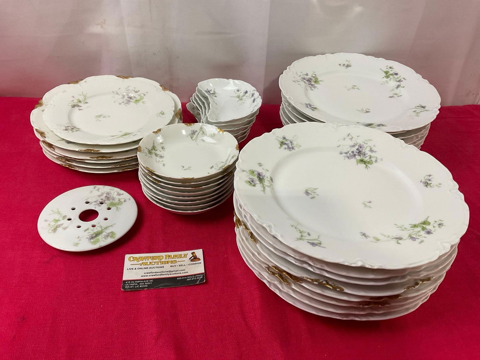 Vintage Haviland & Co Limoges China,Made for The Tarascon, dinnerware, plates & bowls, approx 37 ...: All pieces are marked The Tarascon. Includes: trivet, 6 smaller plates, 6 halfmoon plates, 8 small bowls, 8 lunch plates, 8 dinner plates. Appears to be in good shape. All of the pieces are marke
