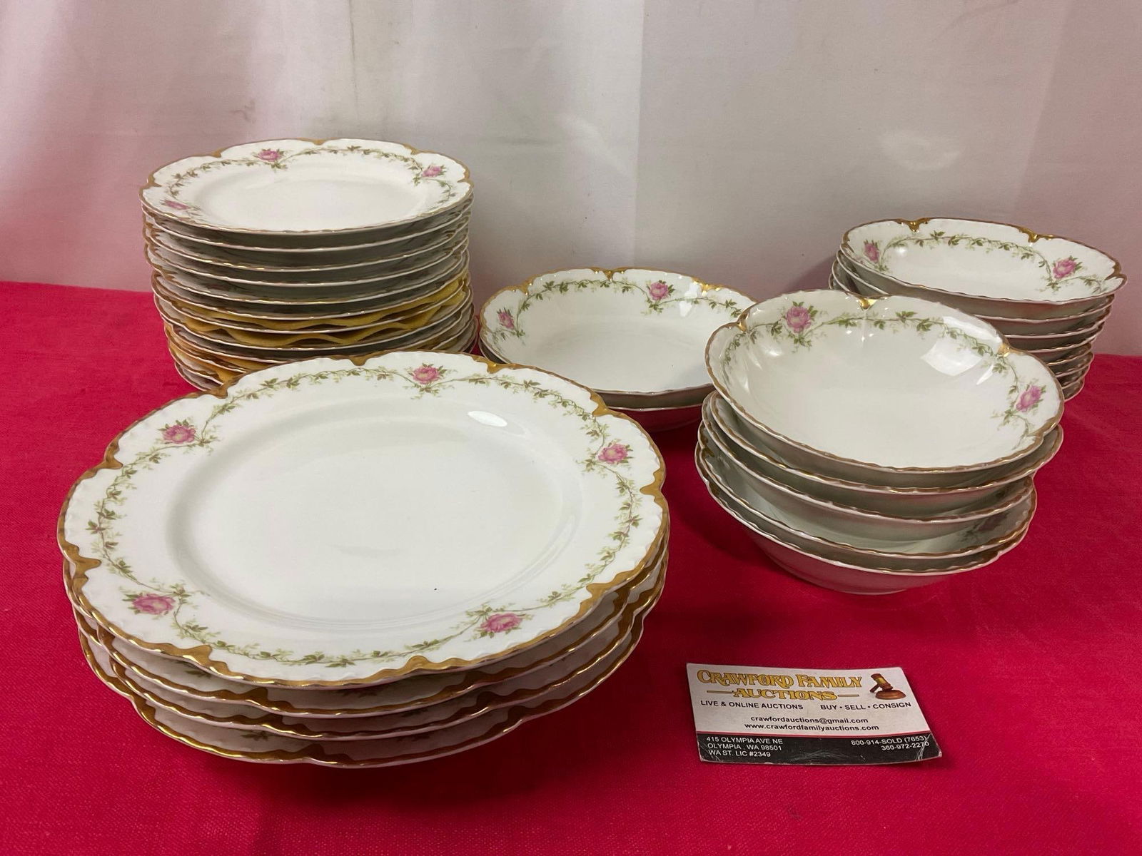 Vintage Haviland H&Co China, Schleiger 291A Pattern, Plates & Bowls, approx 31 pieces (1 of 3)