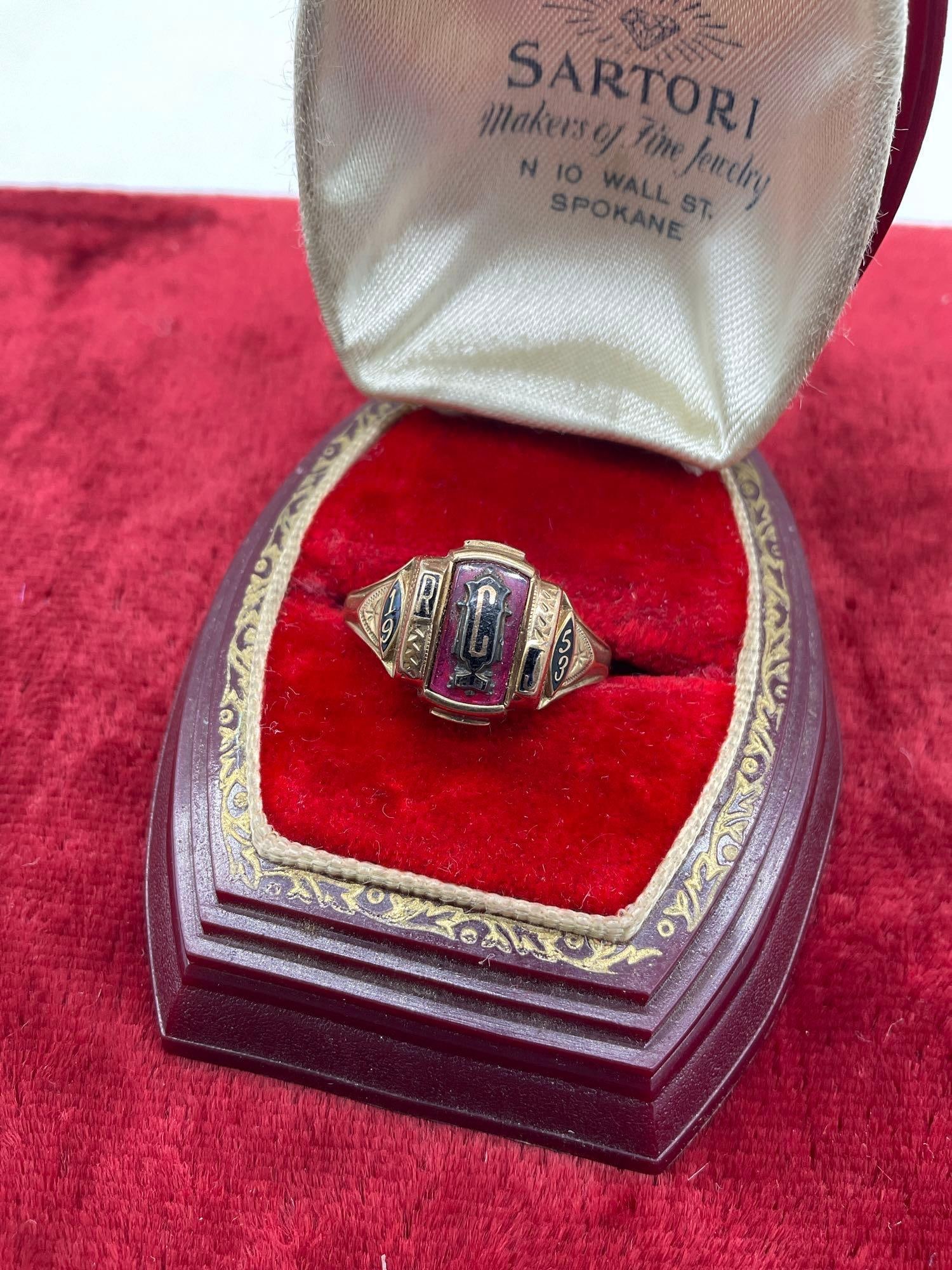 Vintage 1953 10k Gold Mens Class Ring size 9.5 - See pics (1 of 4)