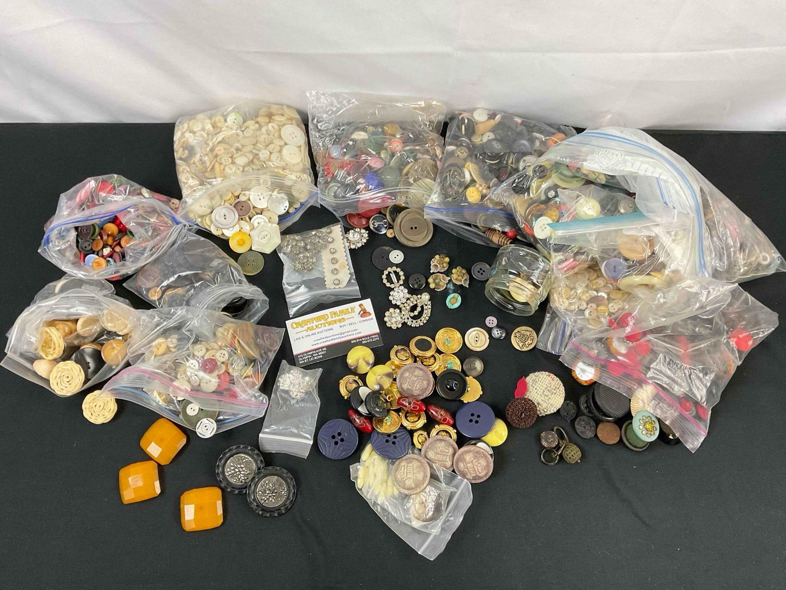 Uncounted Antique/Vintage Button Collection. Glass, Resin, Mother of Pearl & More! See pics. (1 of 10)