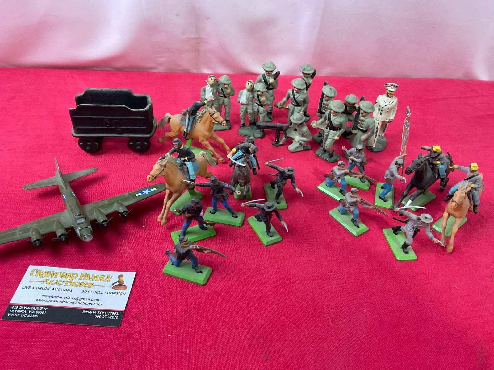 WWII Cast Iron Toys & 15 1970s Union & Confederate Deetail Army Men (1 of 7)
