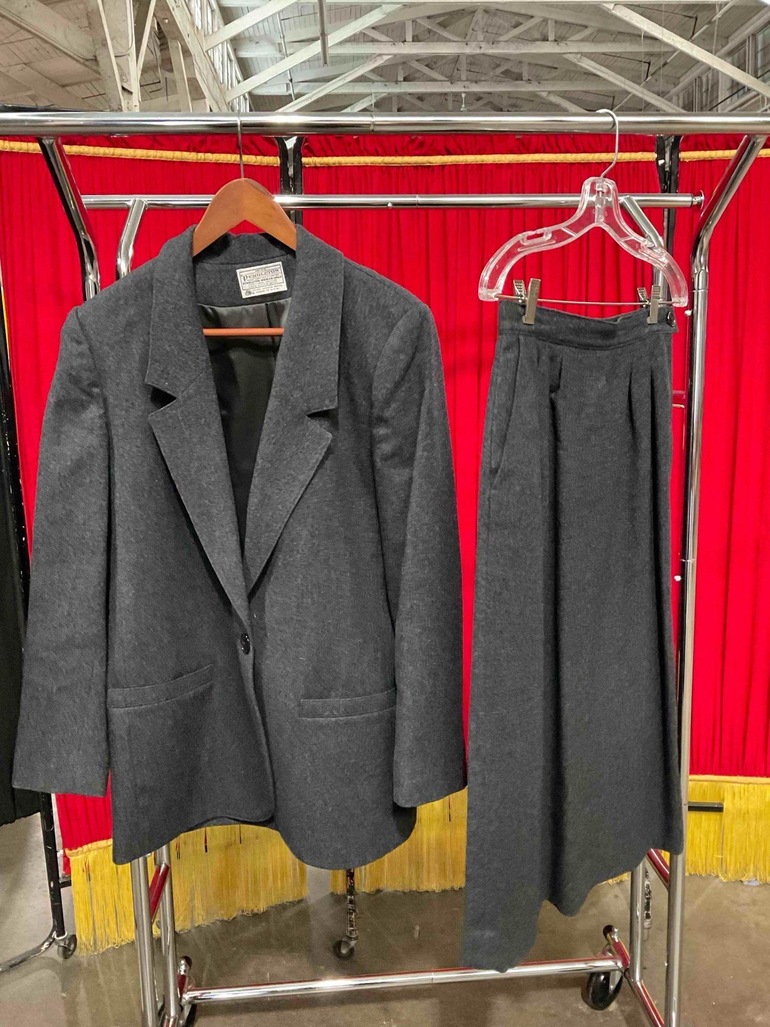 Vintage Miss Pendleton Virgin Wool Ladies Size 10 Gray Blazer & Pencil Skirt Set. See pics. (1 of 6)