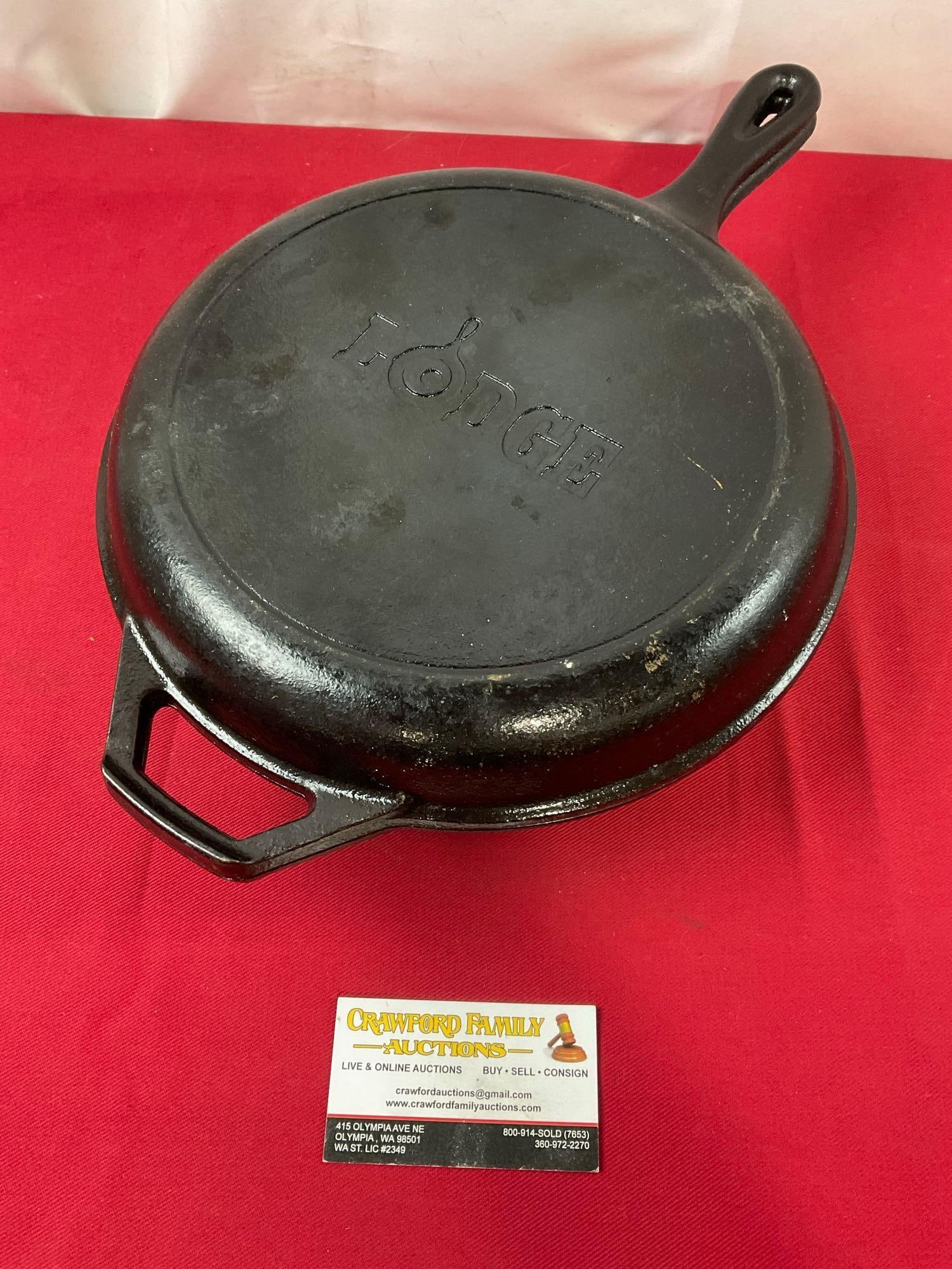 Lodge Cast Iron Double Skillet 8CF, 10 inch in diameter: The top piece functions as a lid also. Appears to be in good shape. The pair measures approx 10 inches in diameter. See pics. E-3690