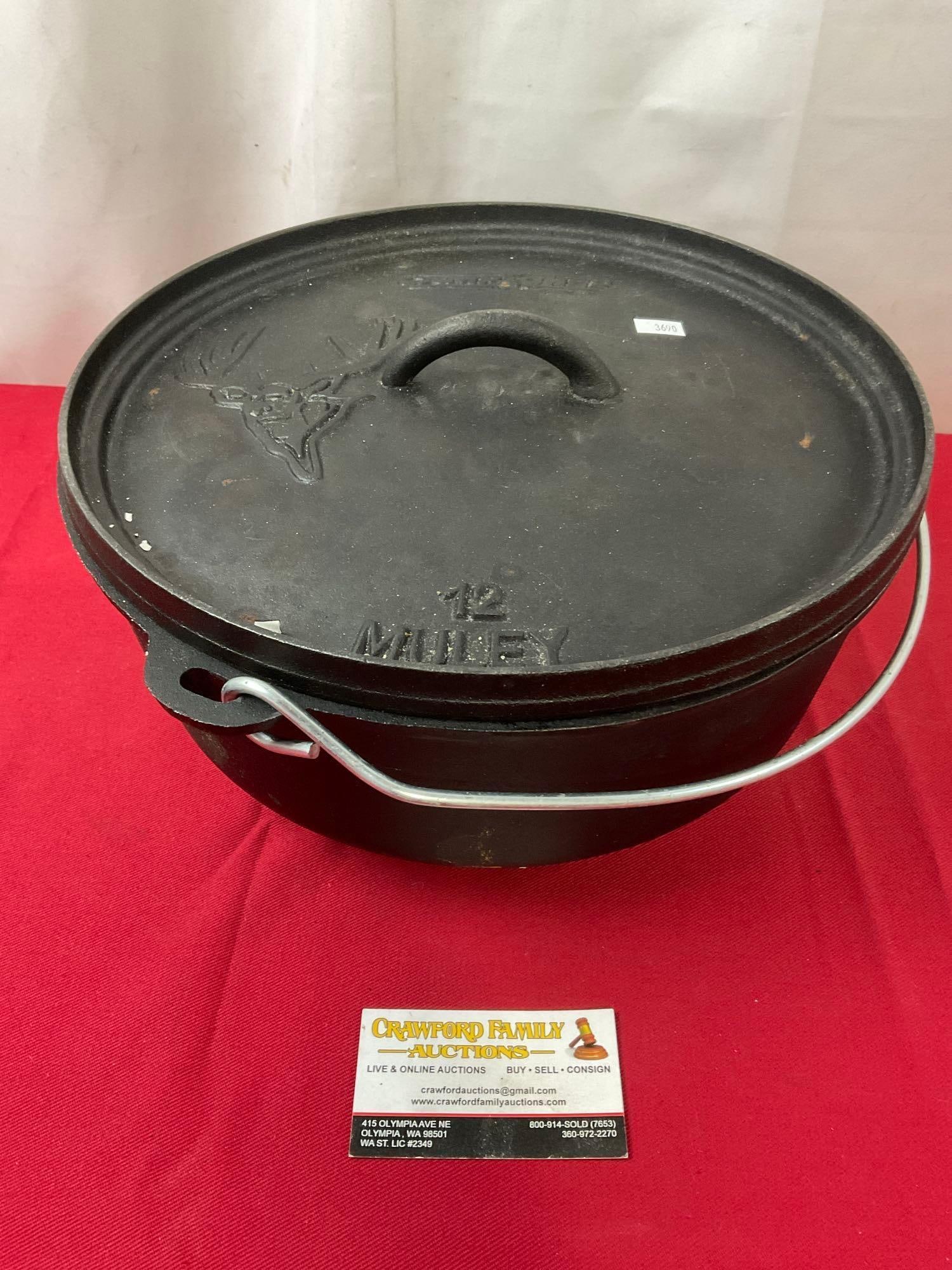 Camp Chef 12 inch Muley Dutch Oven w/ Handle & Lid (1 of 4)
