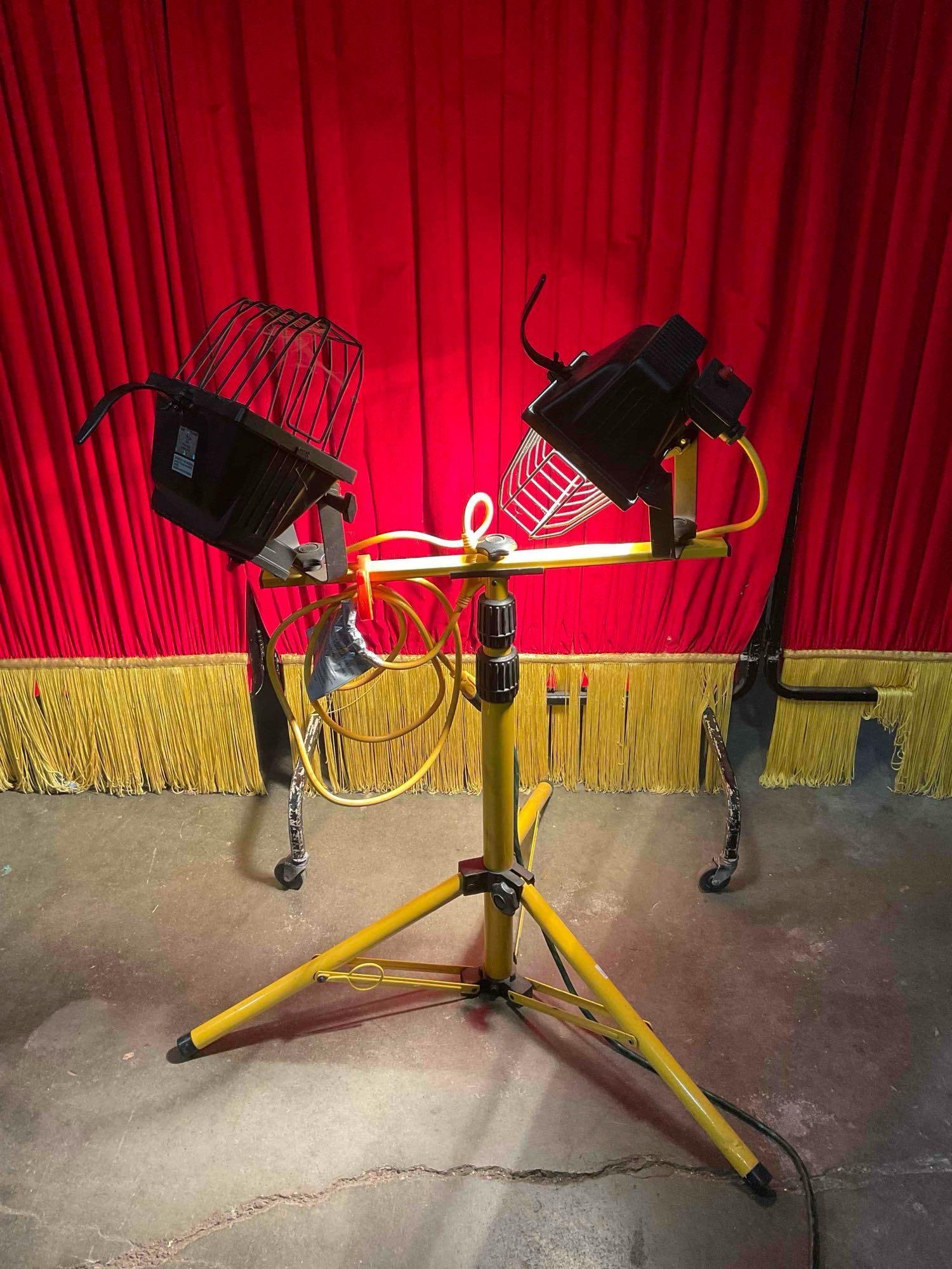 Set of Standing Telescoping Halogen Portable Work Flood Lights 4Z21. Tested, 1/2 Works. See pics. (1 of 7)