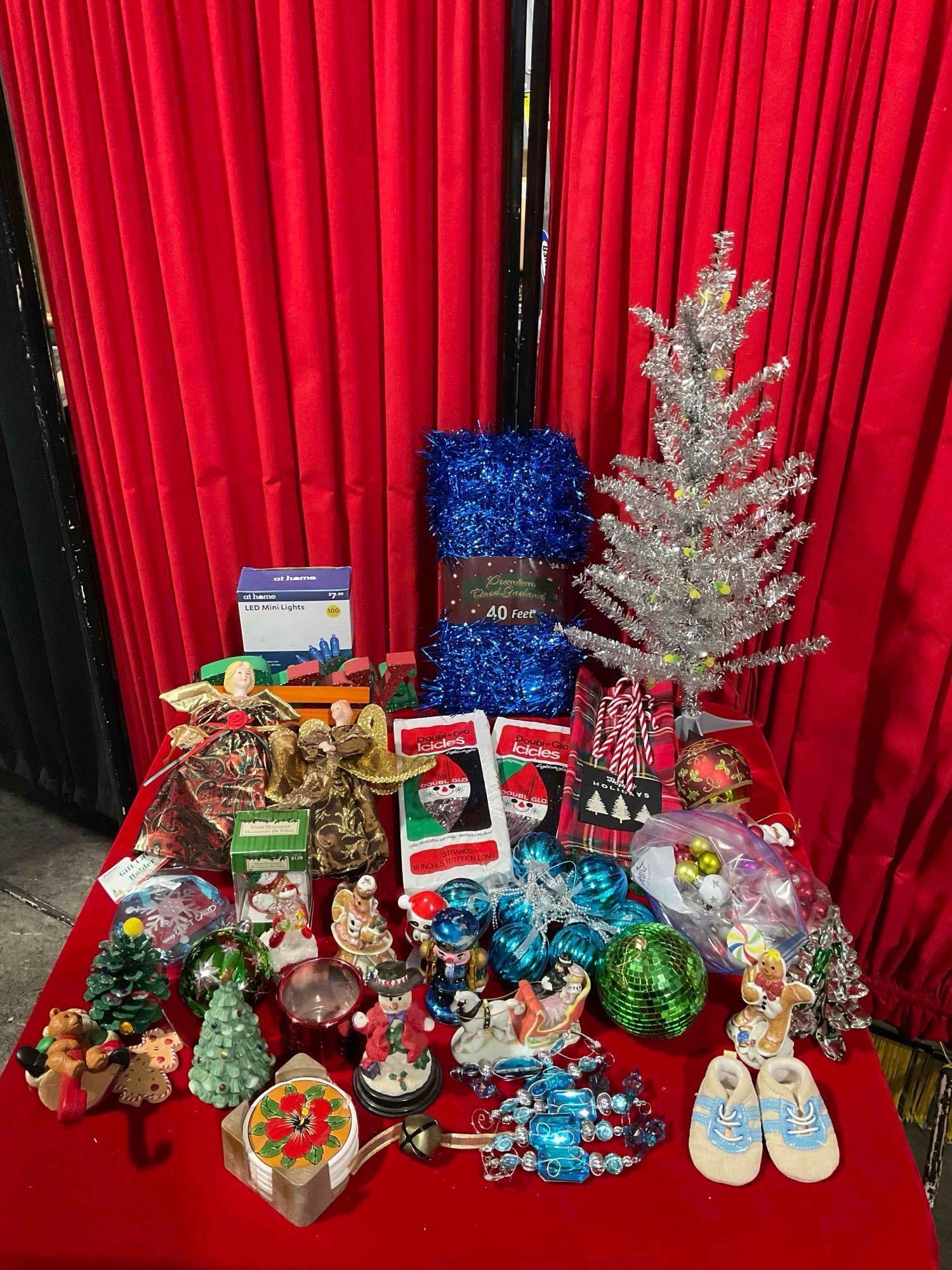 Uncounted Christmas Decoration Assortment. Lights, Ornaments, Tinsel Tree & More! See pics. (1 of 7)