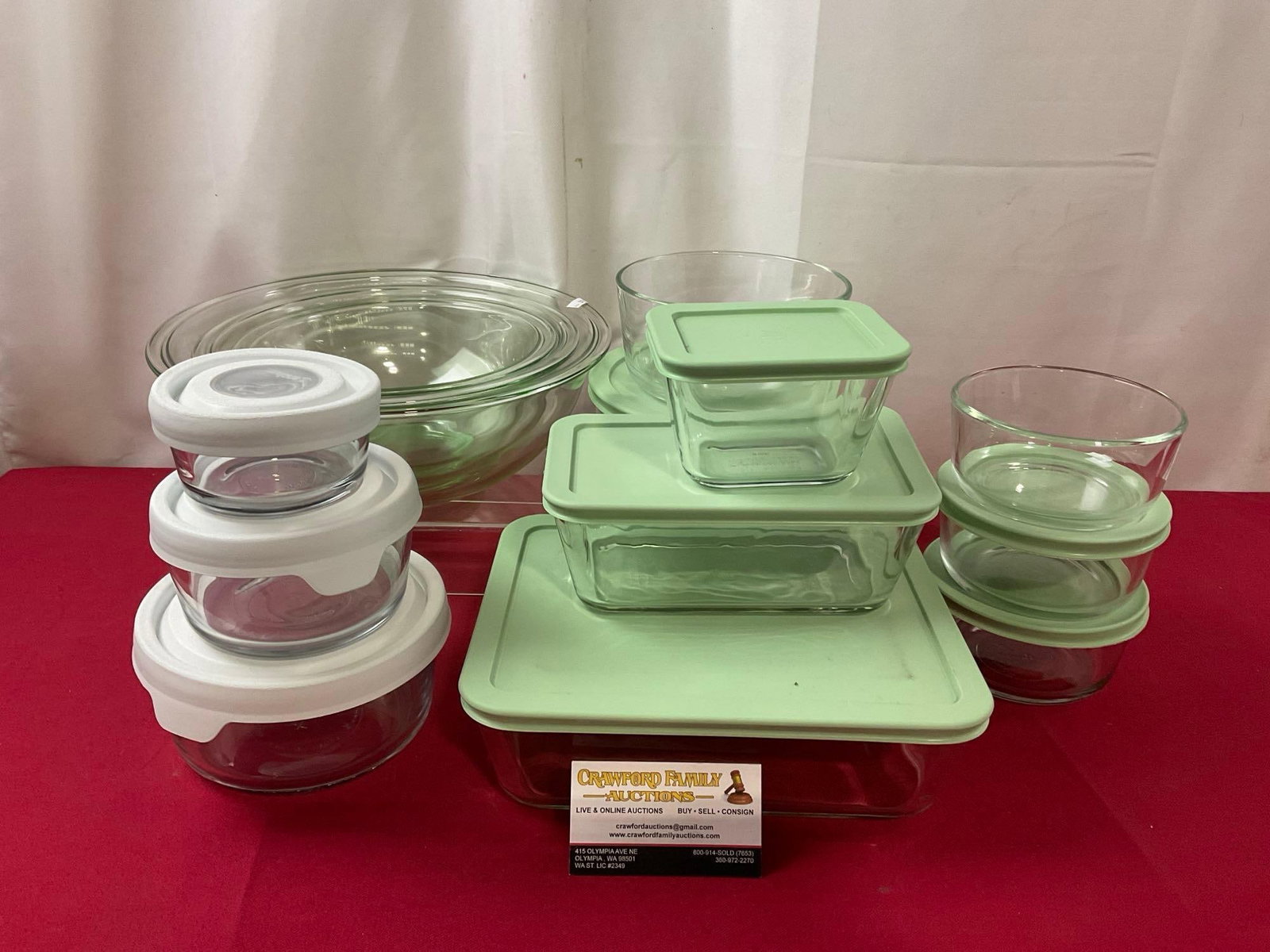 Martha Stewart & Anchor Hocking, Storage Containers & Mixing Bowls, 14 pieces: Appears to be in good shape. The larger rectangle piece is 2.75 quarts. See pics. E-3720