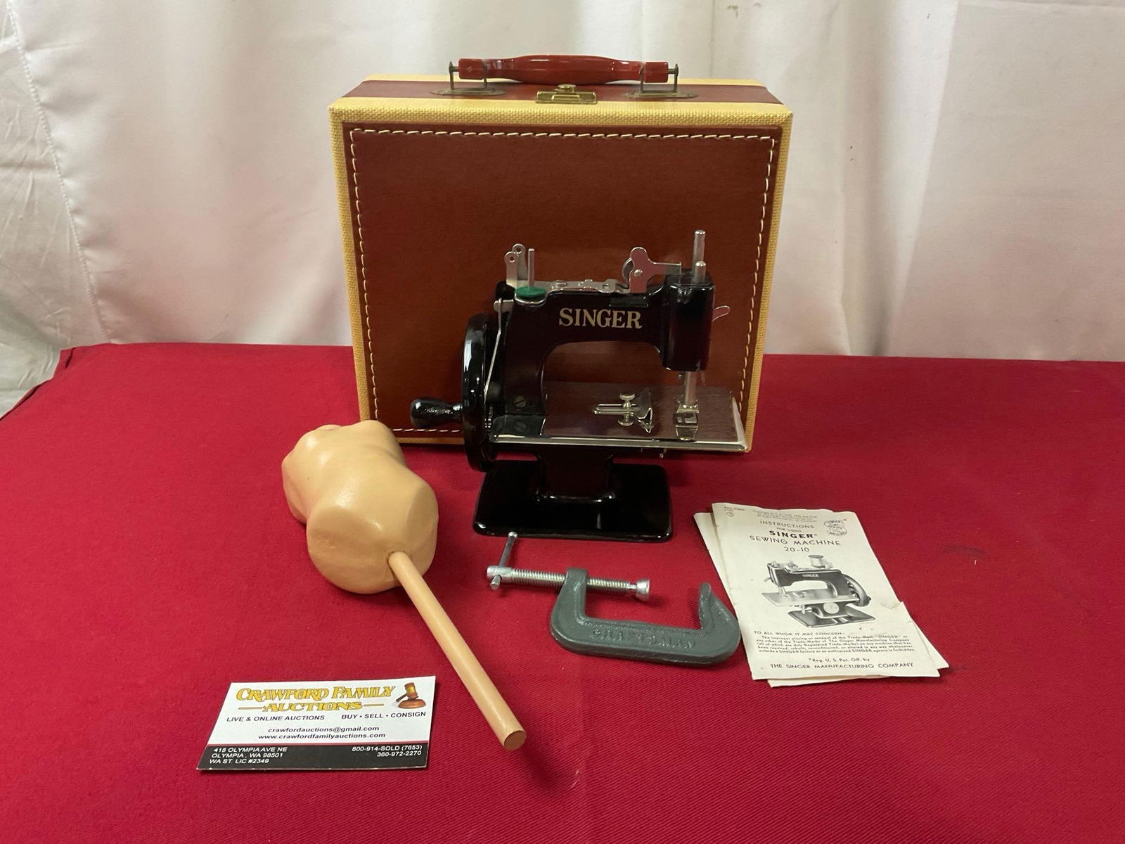 Vintage Singer Sewing Machine 20-10 Sewhandy Mini Hand Childs Machine in original case, (1 of 5)