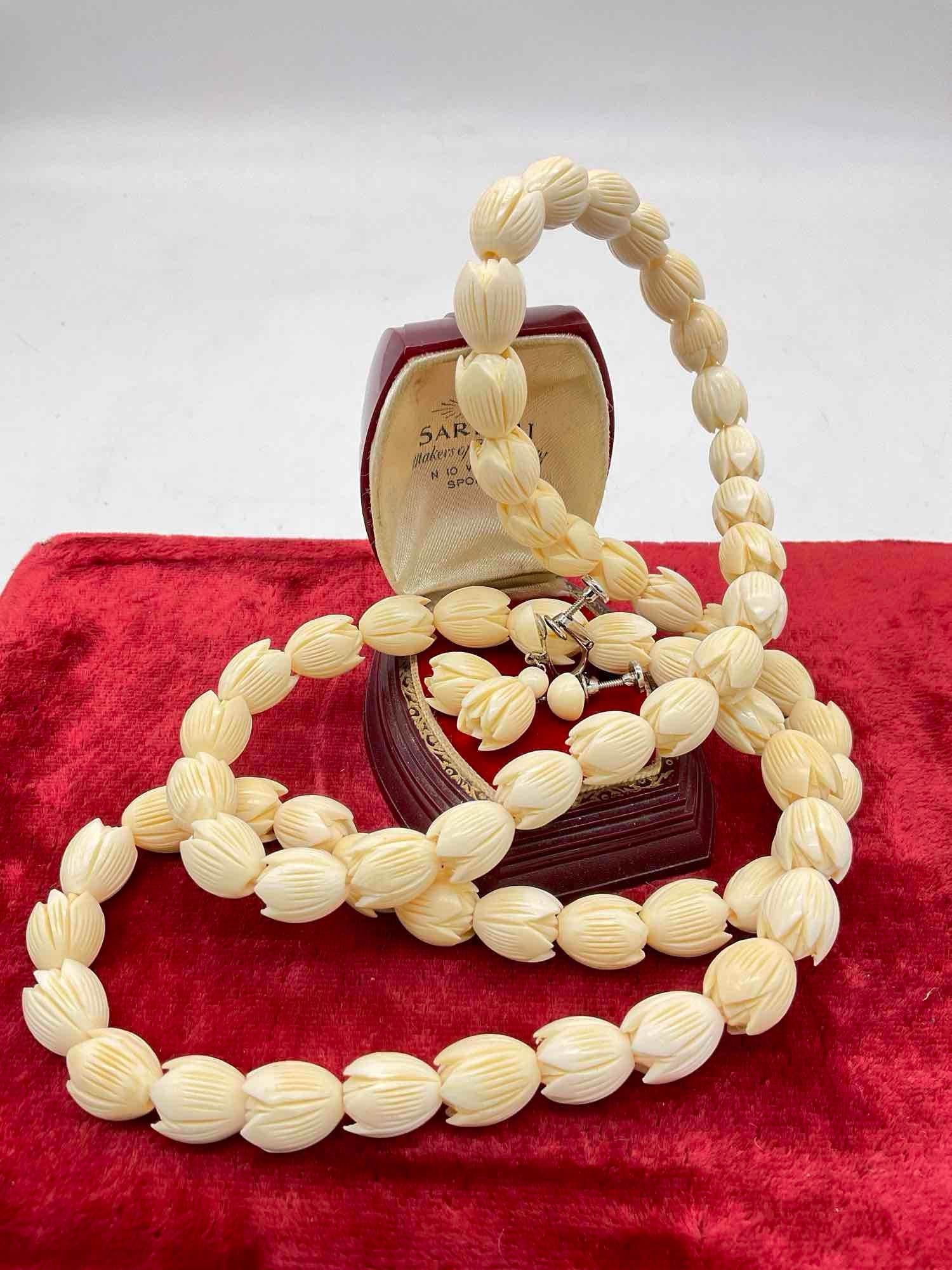 Vintage 1960's Hawaiian Pikake Flower celluloid wedding necklace & matching earring's 30" (1 of 2)