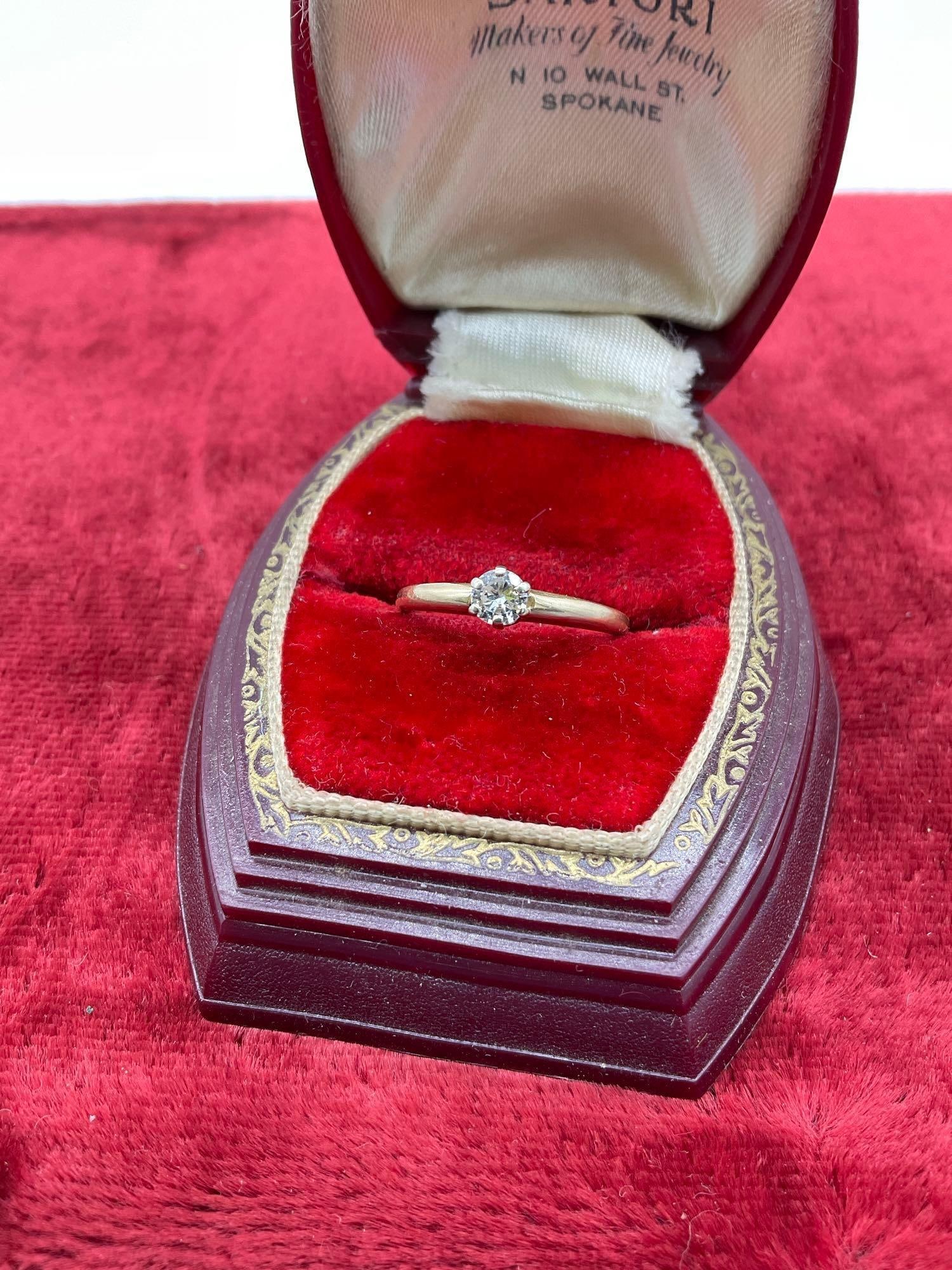 14K gold women's sz 6 ring featuring .21 CT VS-1 diamond 1.78 grams (1 of 3)