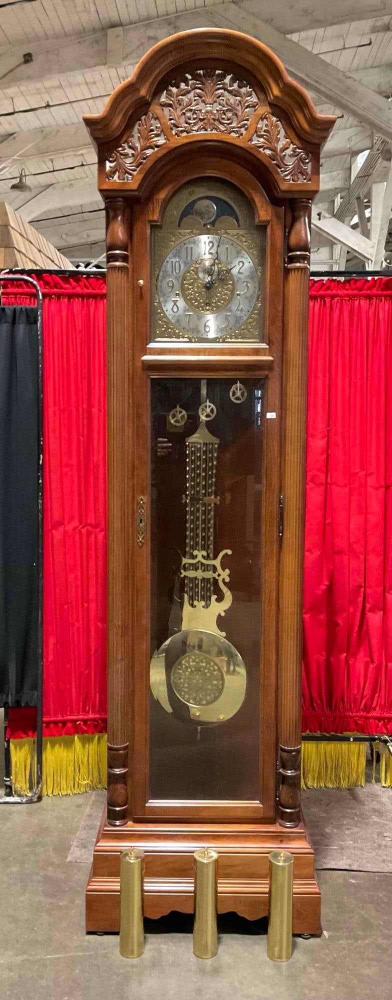 Beautiful Vintage Howard Miller Brass Pendulum Grandfather Clock. Excellent Condition. See pics. (1 of 11)