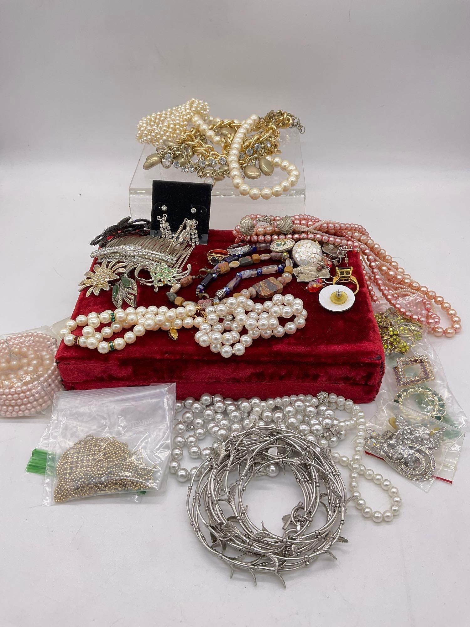 Large assortment of assorted jewely rings, necklaces faux pearls , pins etc.. see pics (1 of 6)