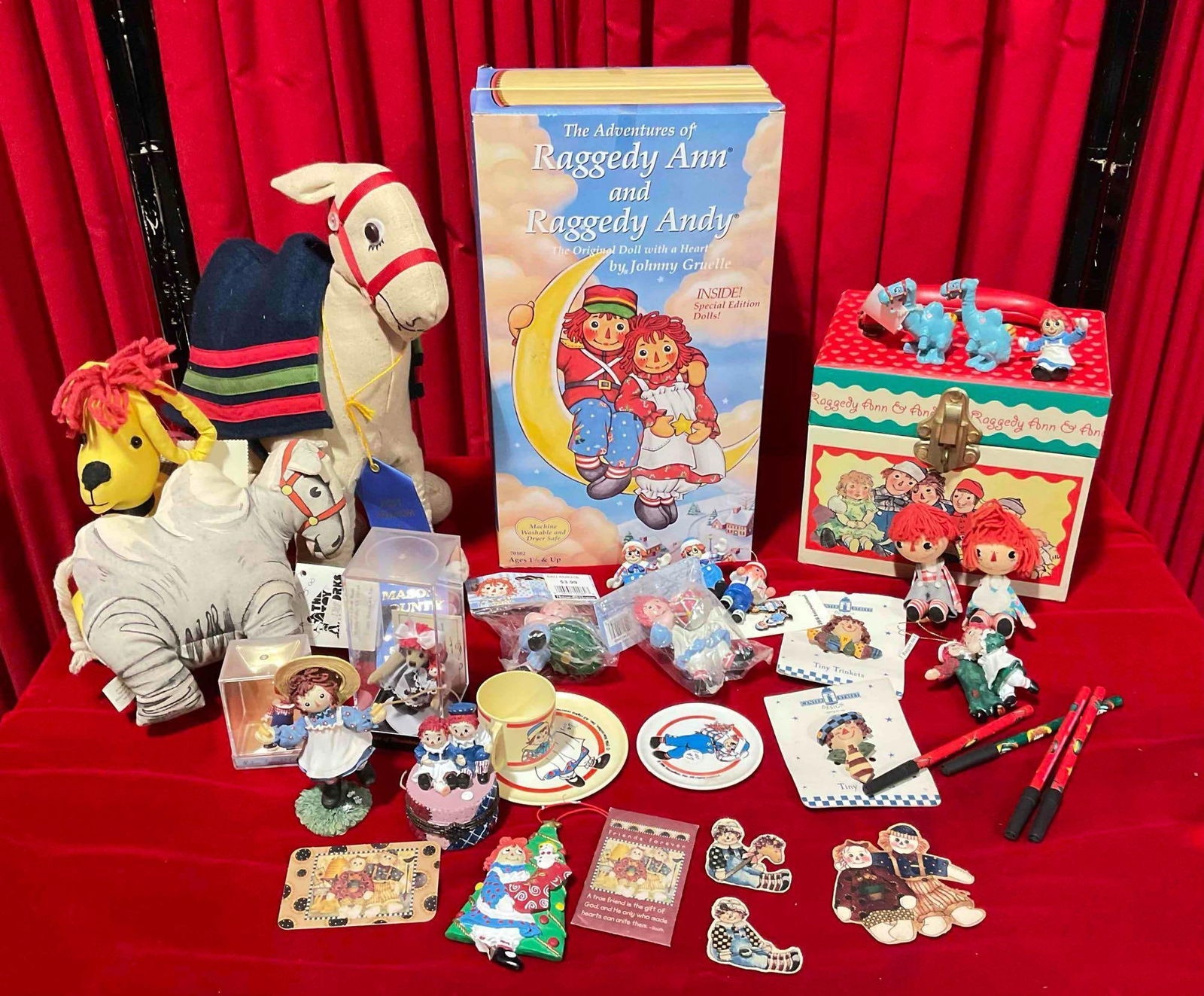 30 pcs Vintage Raggedy Ann & Raggedy Andy Toys Collection. NIB Doll & More. See pics. (1 of 6)