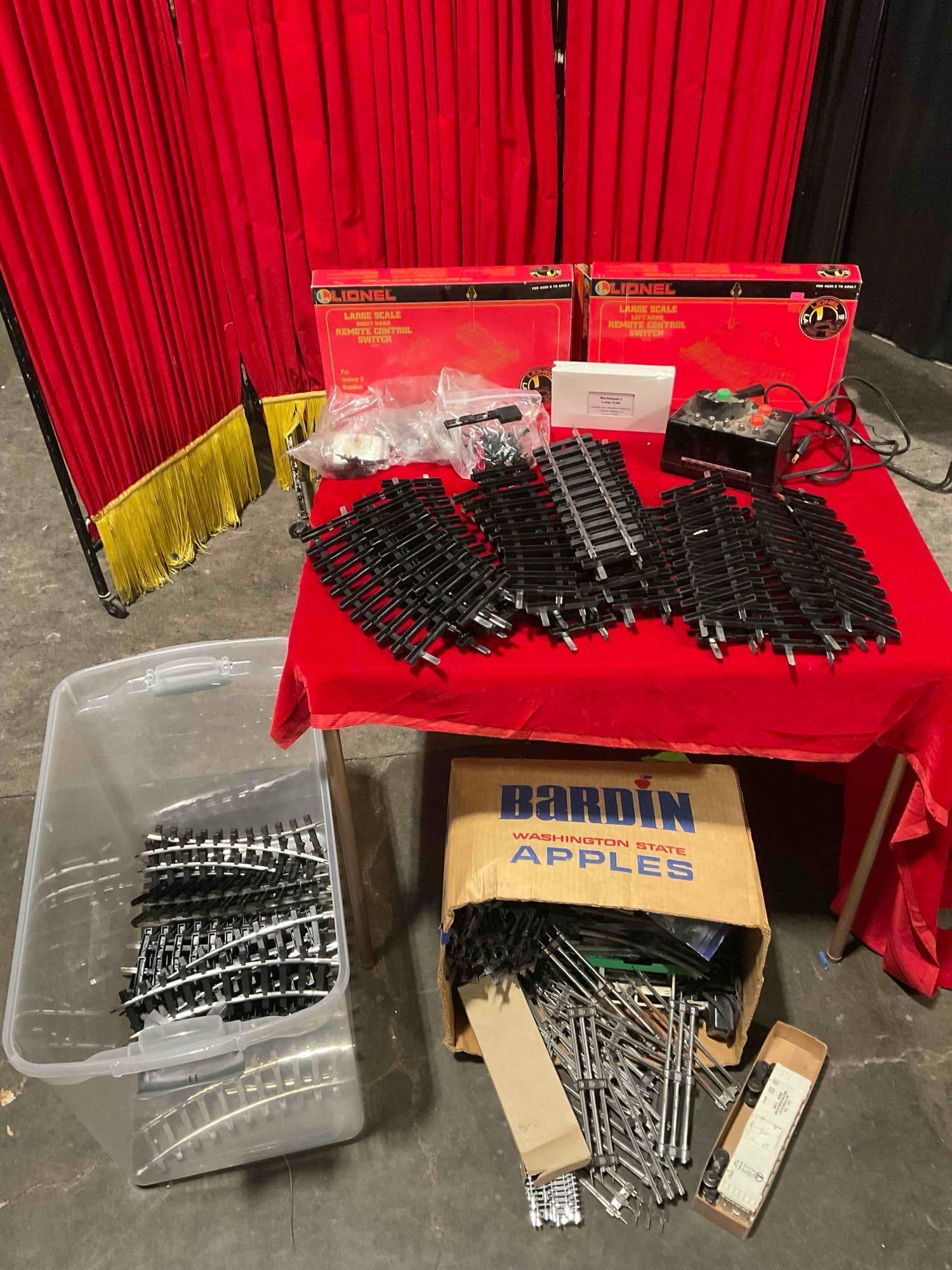 Large Uncounted Model Train Assortment Collection. BACHMANN, Lionel & More! See pics. (1 of 8)