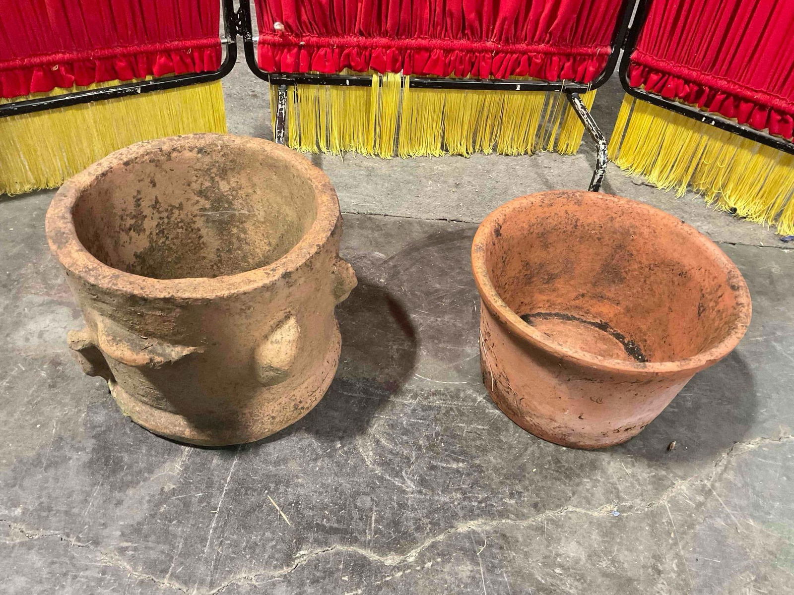 2 pcs Terra Cotta Garden Planter Pots. Very Good Condition. See pics. (1 of 8)