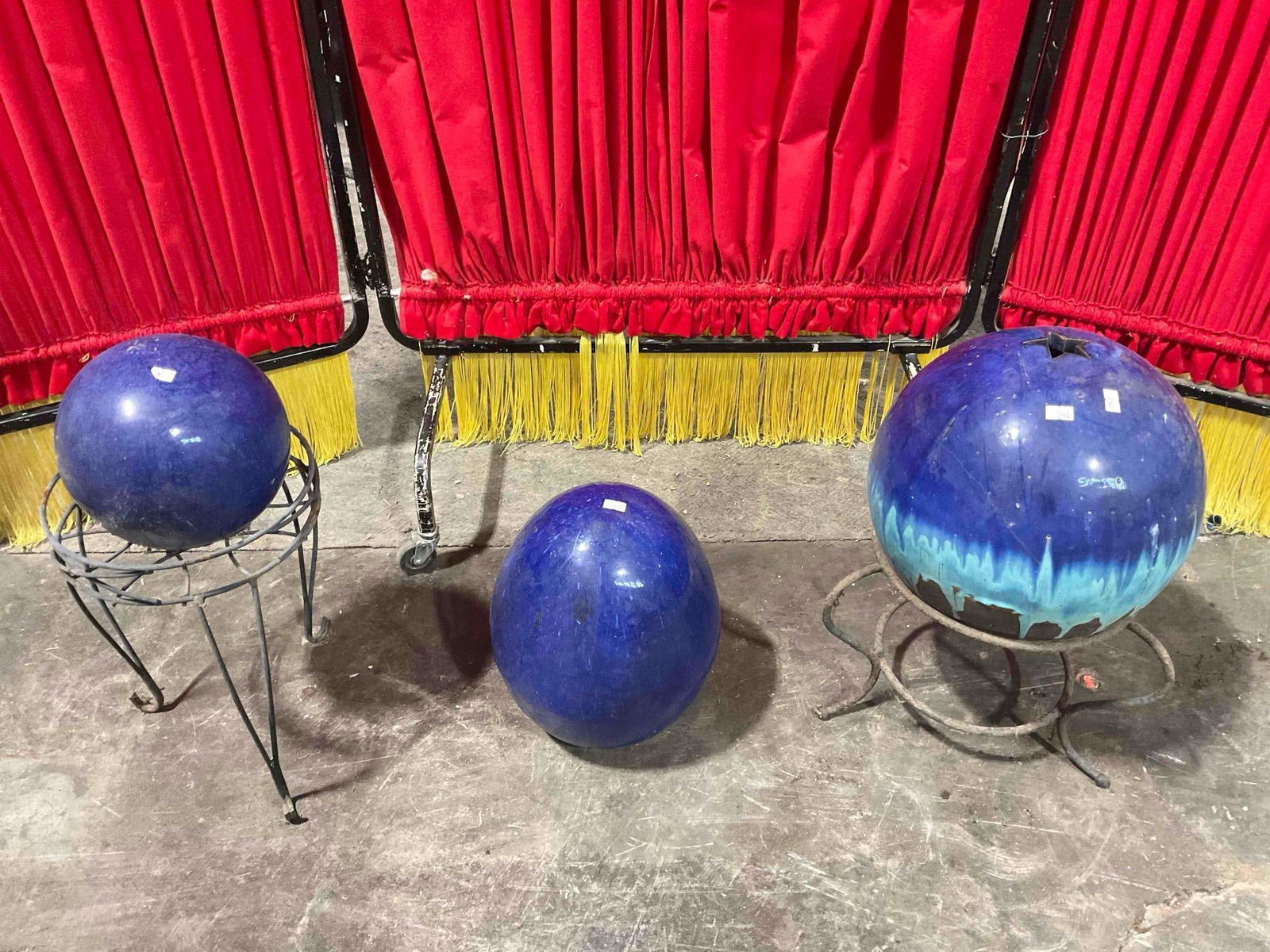 3 pcs Blue Glazed Ceramic Decorative Yard Art Globes. Excellent Condition. See pics. (1 of 5)