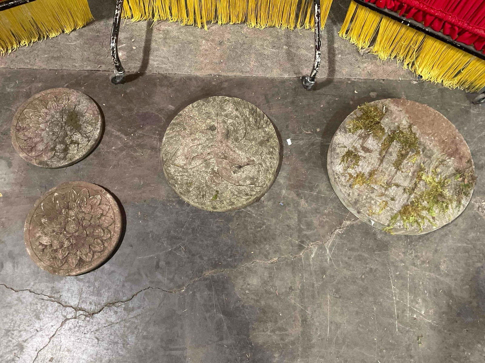 4 pcs Round Concrete Decorative Garden Lawn Medallions. Very Good Condition. See pics. (1 of 4)