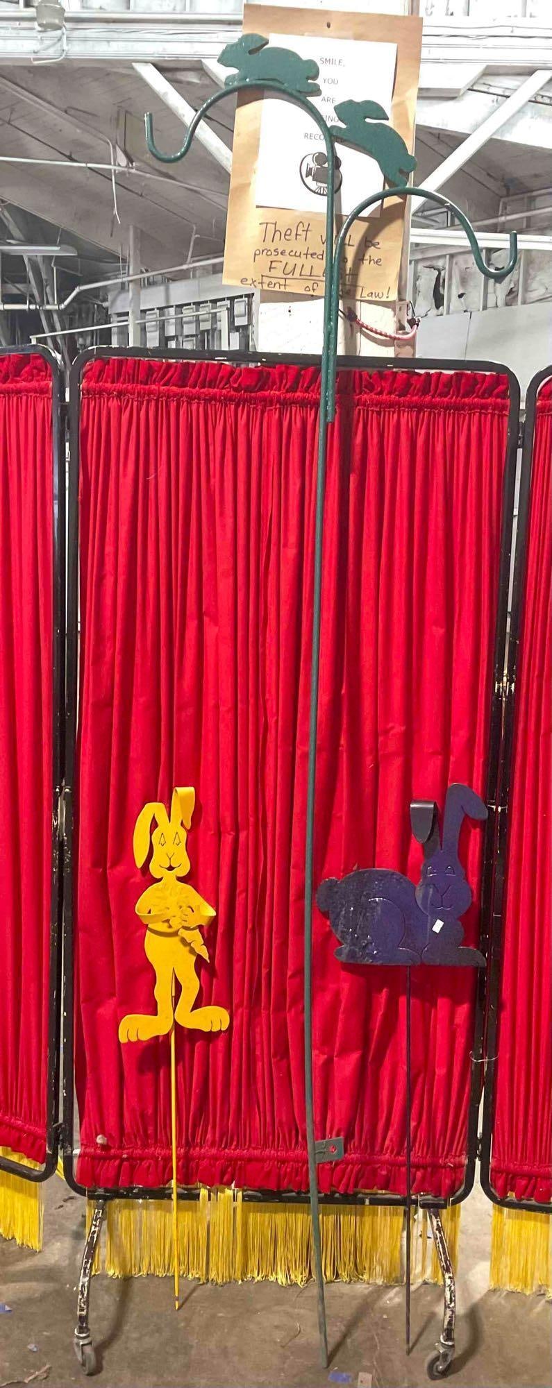 3 pcs Decorative Metal Garden Yard Art Stands w/ Rabbits. Excellent Condition. See pics. (1 of 6)