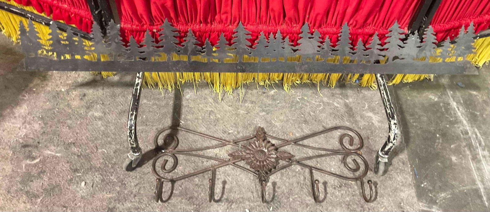 2 pcs Decorative Metal Wall Art. 1 Hanger & 1 Forest Silhouette. Excellent Condition. See pics. (1 of 5)