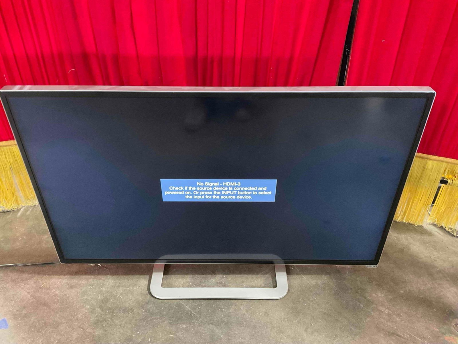 Vizio 40" Flat Panel LED TV Model M401i-A3. Tested, Works. Very Good Condition. See pics. (1 of 5)