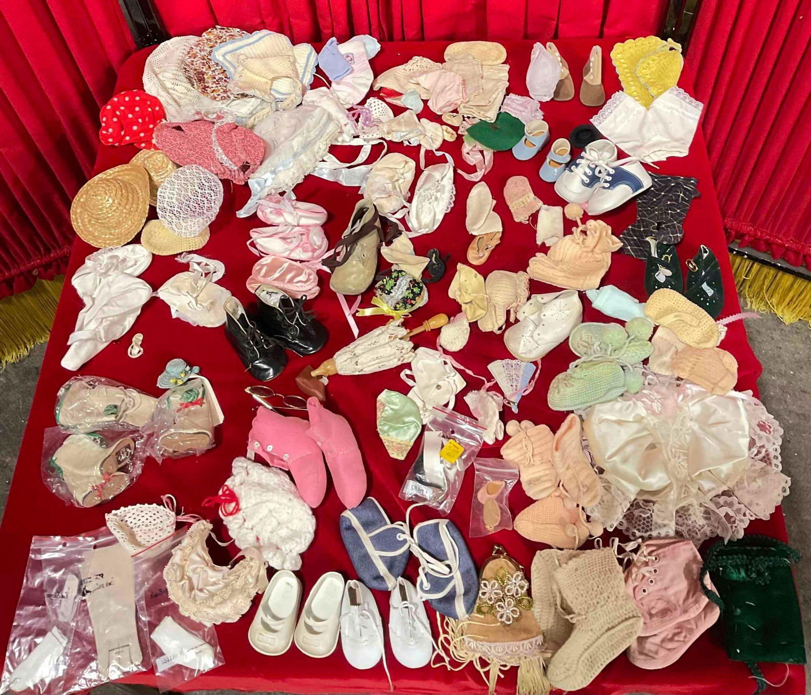 50+ pcs Vintage Doll Clothes & Accessories. Shoes, Hats, Purses, Gloves & More! See pics. (1 of 8)