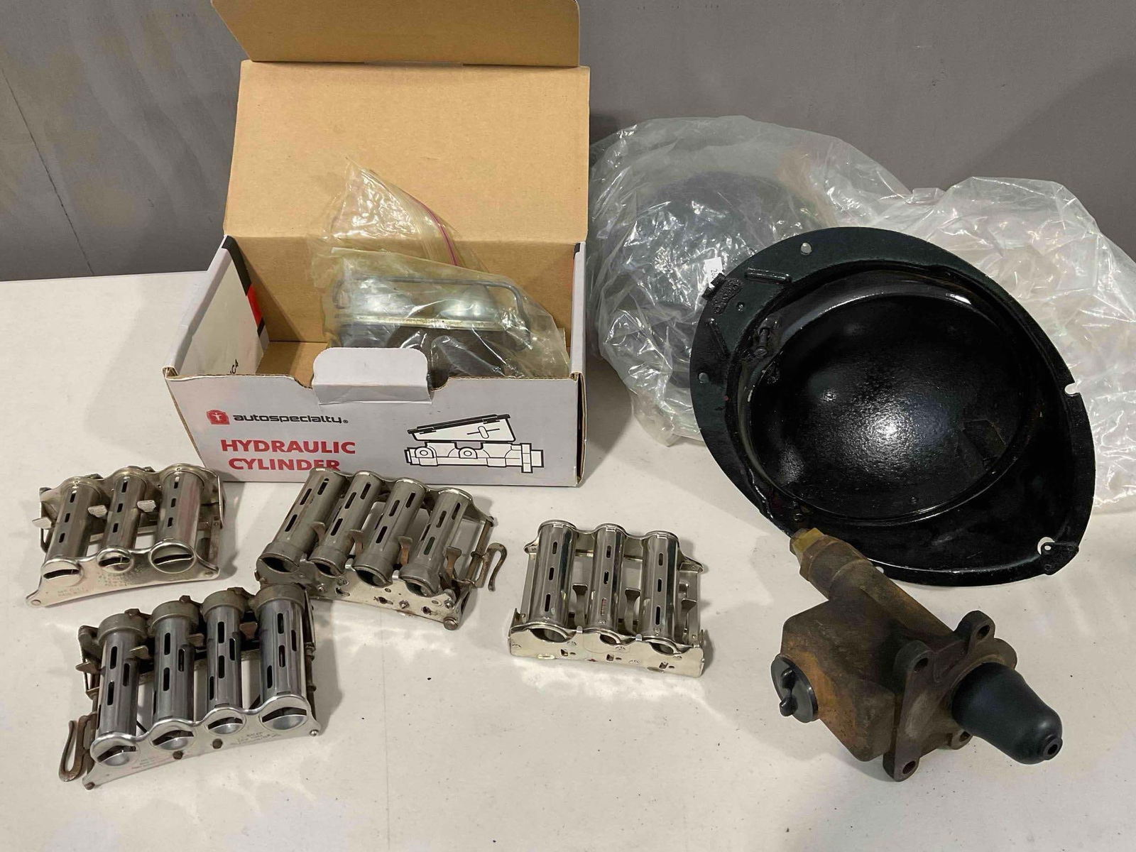 8 pcs Vintage Car Accessories & Parts. 1940s Ford Head Light Buckets, & More! See pics. (1 of 5)