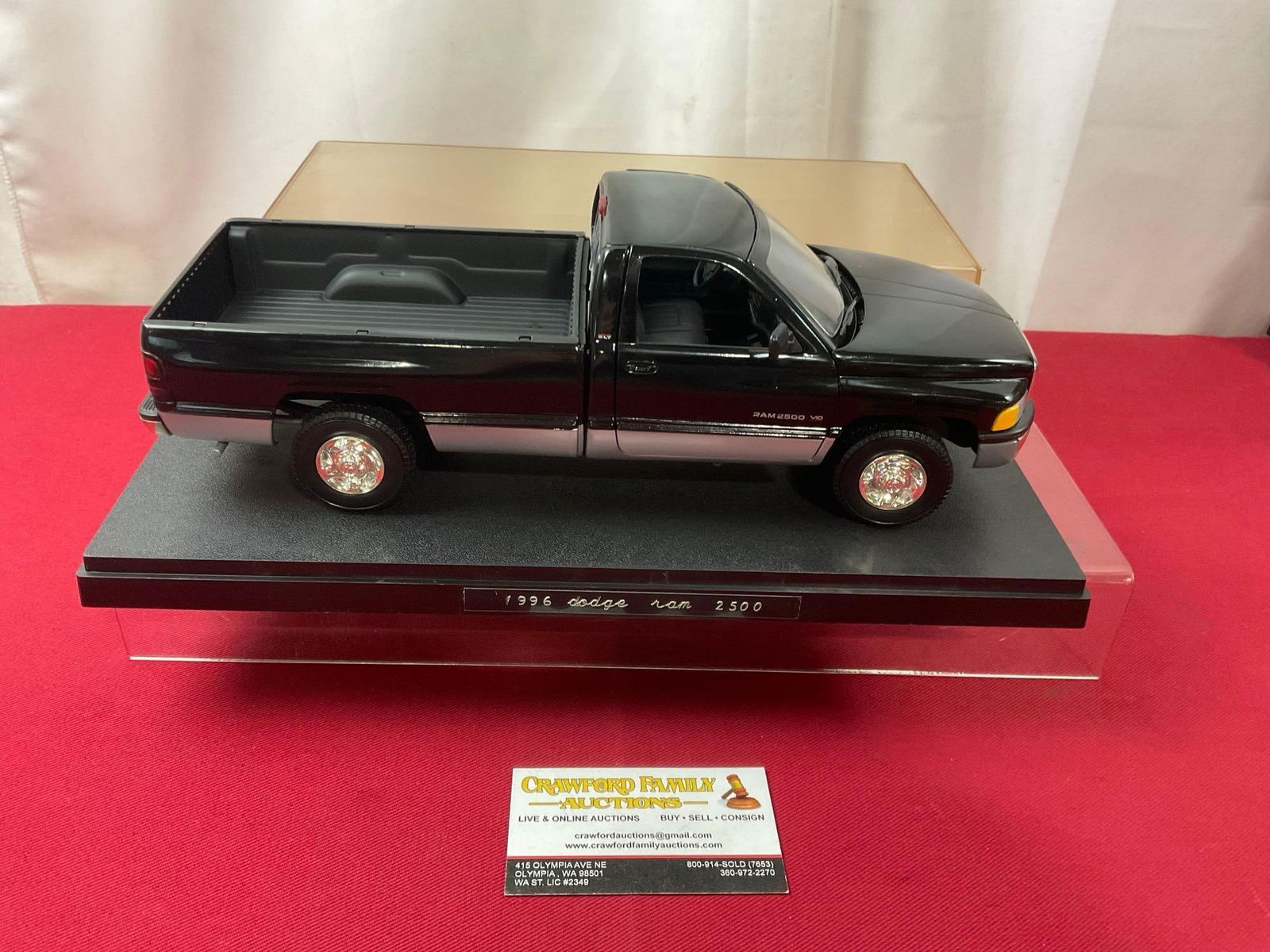 1996 Dodge Ram 2500 Truck Model Car, in display case, approx 12 inches, 1:18 Scale: Appears to be in fair to good shape, the display case may need some cleaning, some wear & discoloration can be seen on the case, The piece measures approx 12 inches. See pics. E-4050