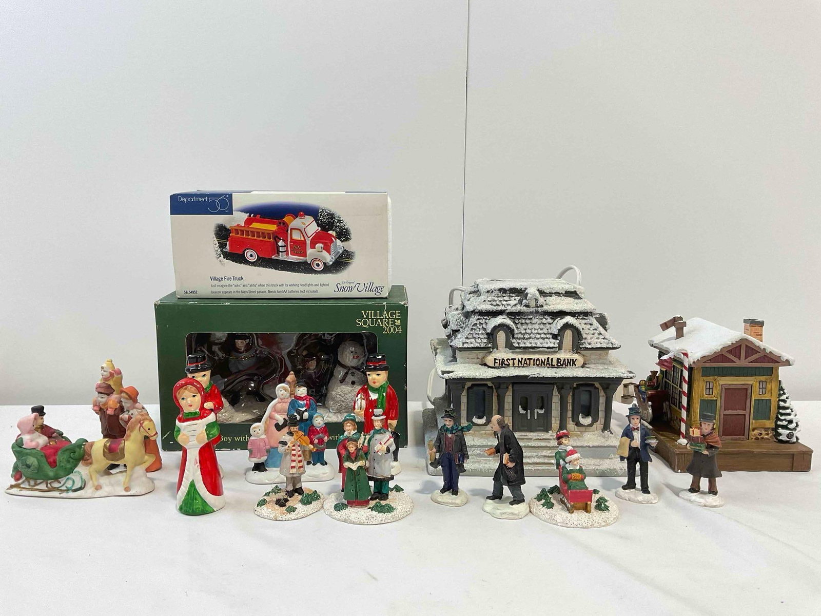 15+ pcs Christmas Village Figurine Decoration Assortment. Village Square & More. See pics.: 15+ pcs Christmas Village Figurine Decoration Assortment. Village Square & More. Some look to be NIB, others have minor wear, overall condition is good. Lighted one is tested and works. Largest me