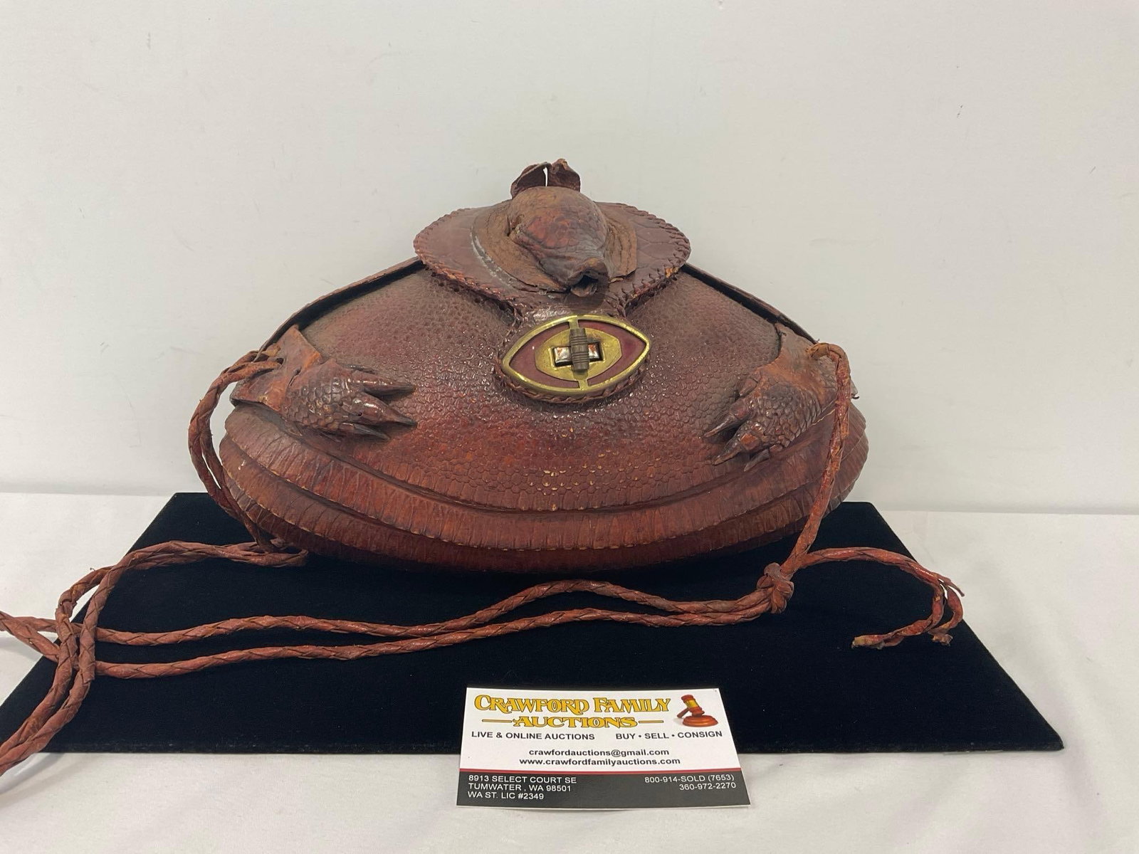 Vintage 1950s Armadillo Shaped Handbag, Taxidermy Purse, 11 inches wide: Appears to be in good shape, some wear can be seen. The piece measures approx 7.5h x 11w x 5.5d inches. See pics. E-4190