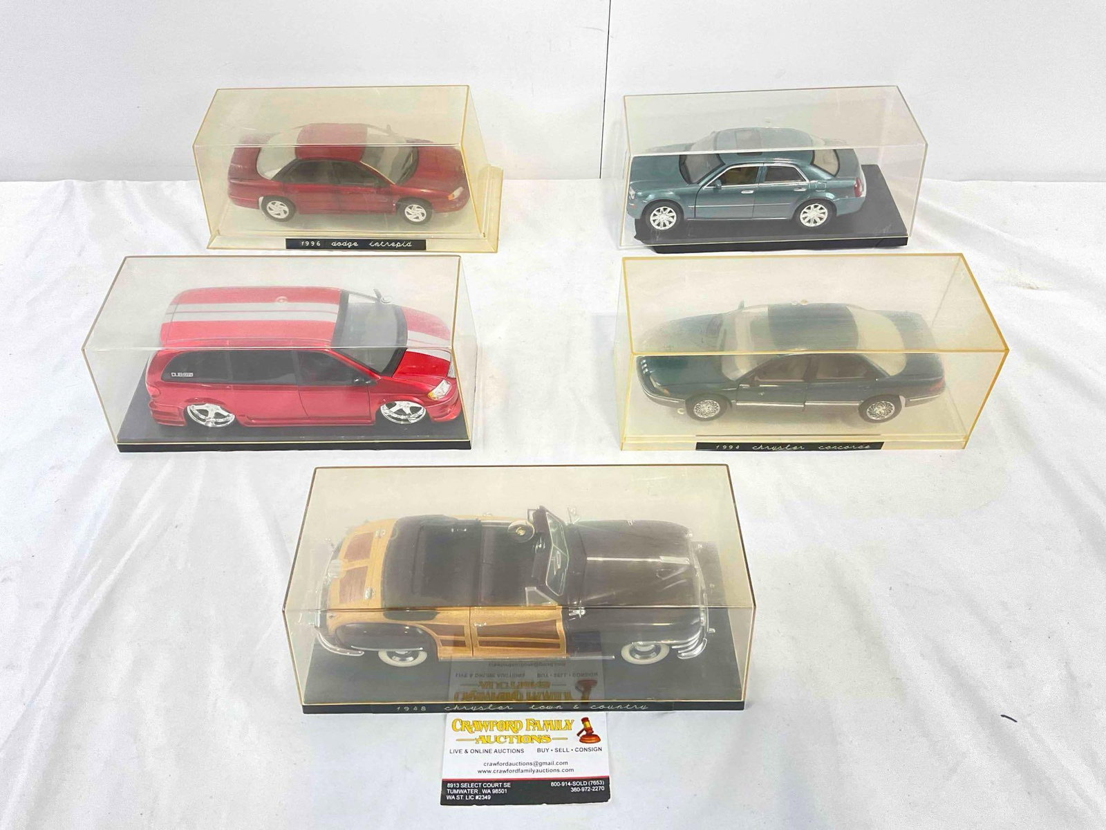 5 pcs 1:24 Scale Die Cast Model Cars in Acrylic Cases, from Jada, Motor Max & More! See pics. (1 of 19)