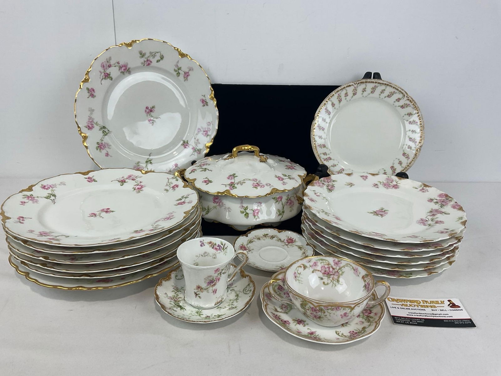 Vintage Theodore Haviland Limoges Porcelain, a few Rose patterns, 20 pieces, plates & more: Includes: 7 dinner plates, 6 lunch plates, 1 Bread & Butter plate, Soup Tureen w/lid, 2 cups & 3 saucers. Appears to be in good shape. The piece measures approx 11.5h x 10w x 9.5d inches. See