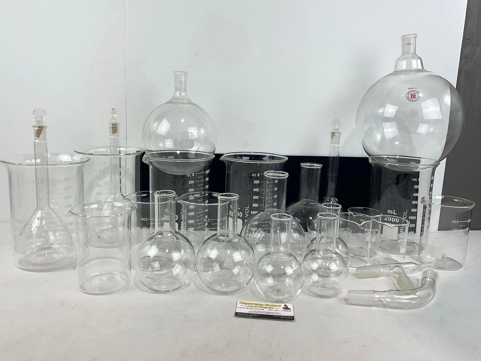 Large Selection of 27 Borosilicate Glass Volumetric Flasks, Large Beakers, Round Flask & more: Appears to be in good shape. The pieces are all marked Borosilicate glass, and each with the milliliters on the side. incl. 5000!, 2000, 1000, 500 & more. The set fits in a box that measures appro