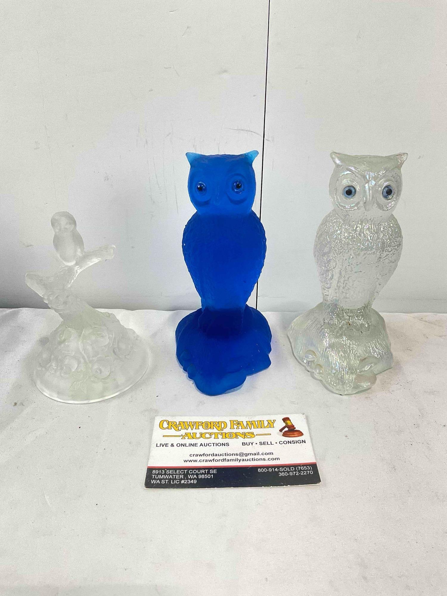 3 pcs Vintage Art Glass Owl Figurines, 2x Westmoreland & 1x Fenton. Excellent Condition. (1 of 5)
