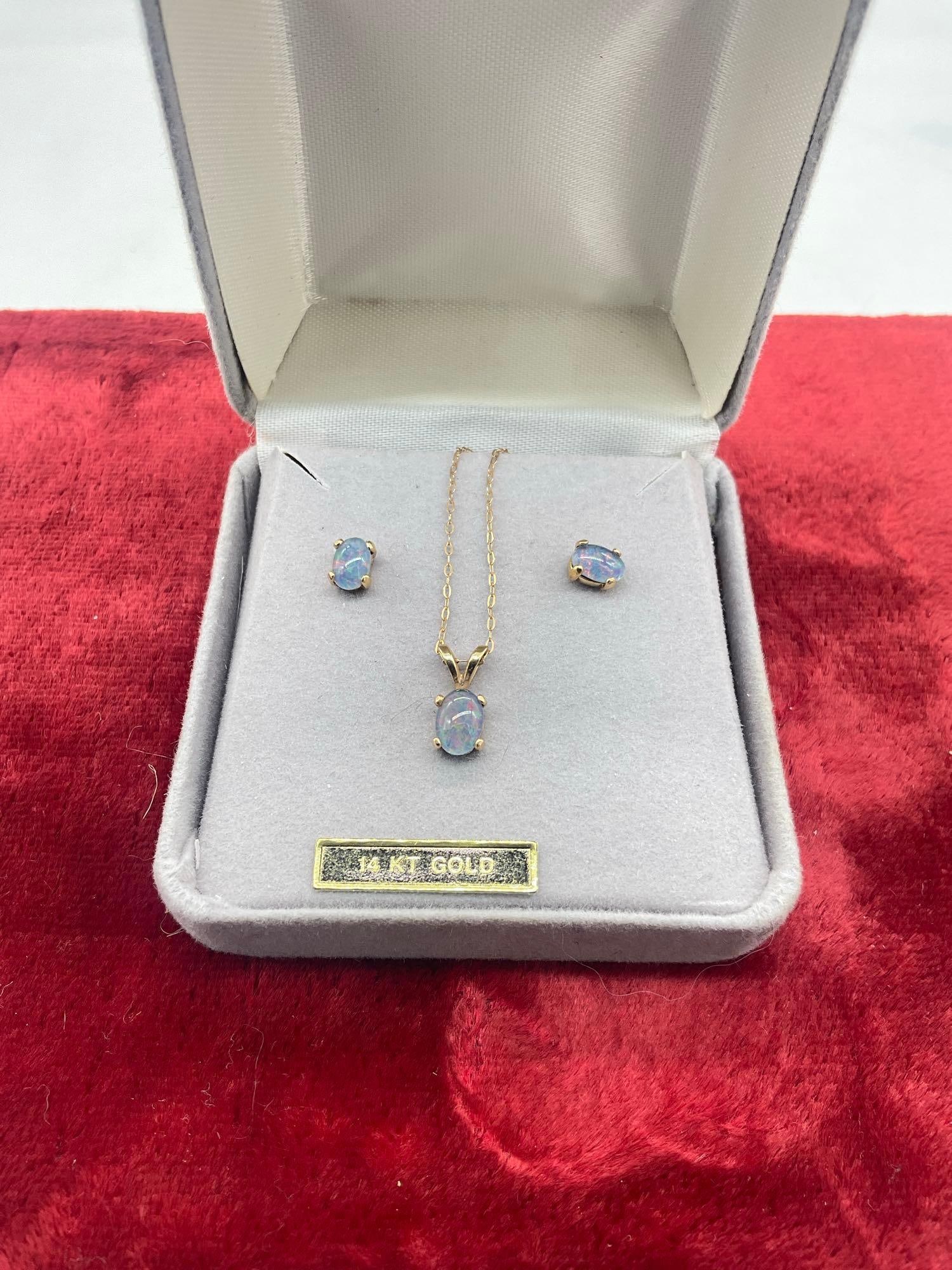 Stunning 14kt gold & opal necklace, W/matching earrings (1 of 4)