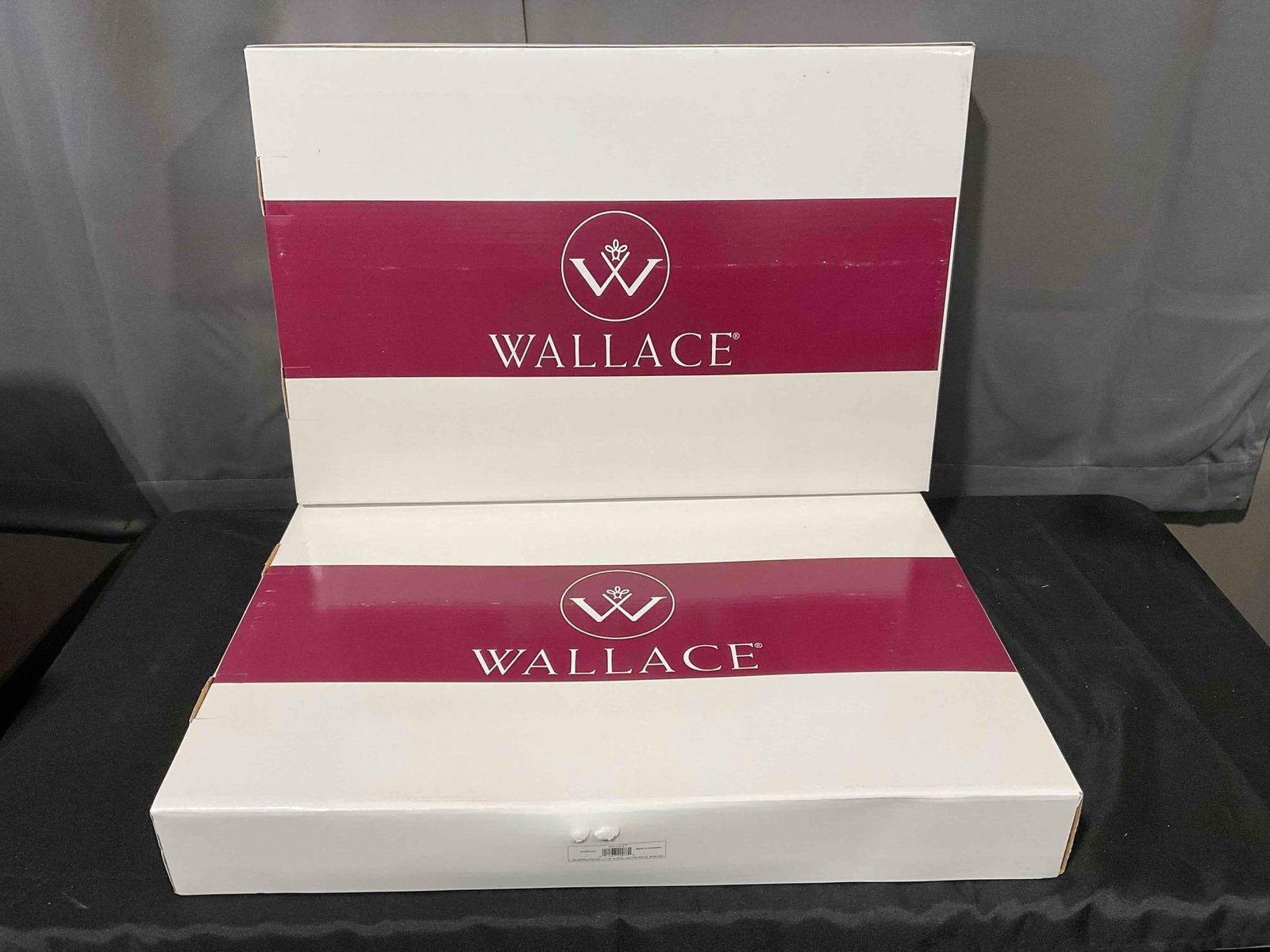 NIB Pair of Wallace Silversmiths Silverplated Oval Serving Tray W643121. Excellent Condition.: NIB Pair of Wallace Silversmiths Silverplated Oval Serving Tray W643121. Excellent Condition. Opened for photography, otherwise factory sealed. Royal English series. Measures 27" x 18" x 3" DM-4720&nb