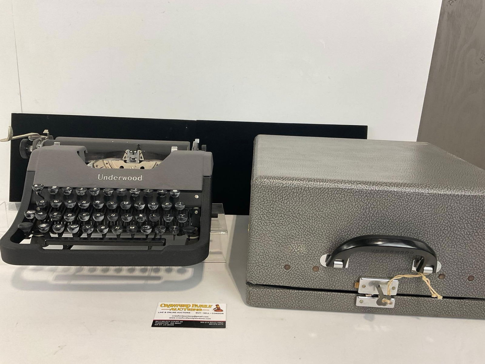 Vintage Underwood Leader Portable Typewriter w/ Case, approx 8h x 14w x 15d inches (1 of 8)