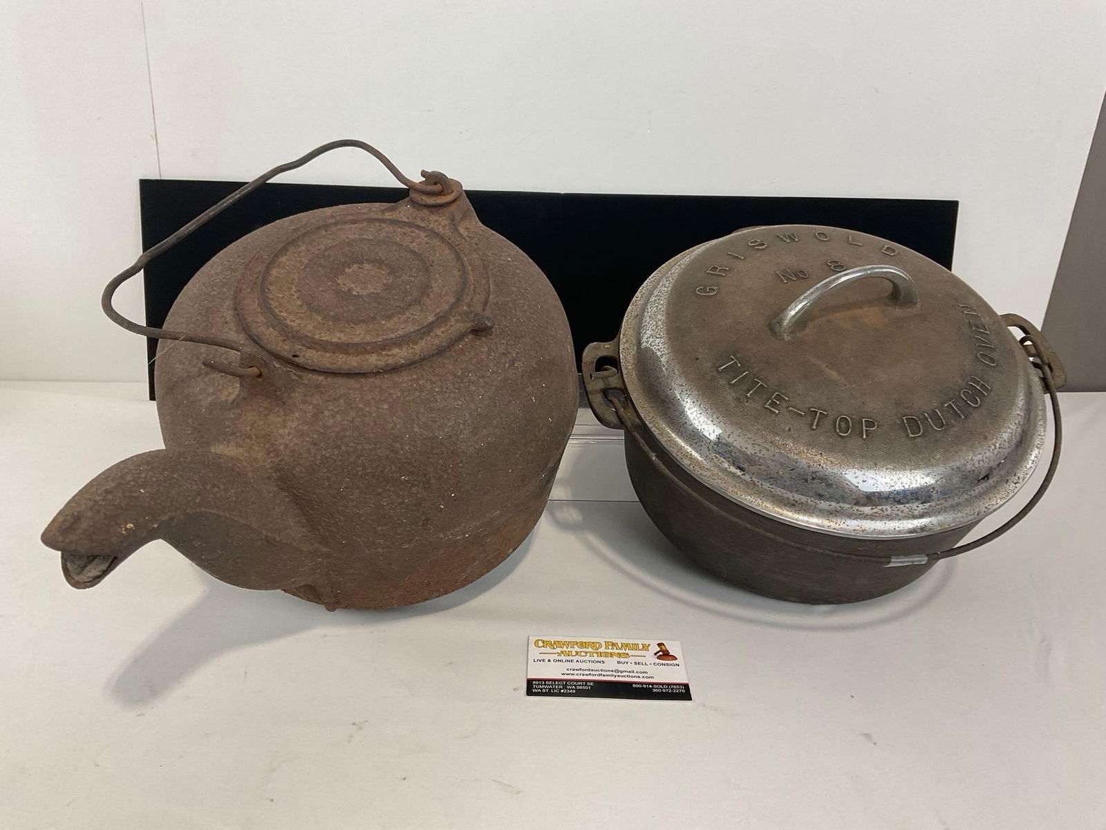 Griswold no 8 Lid on antique Wagner Ware Dutch Oven, Cast Iron Kettle, oxidized (1 of 8)