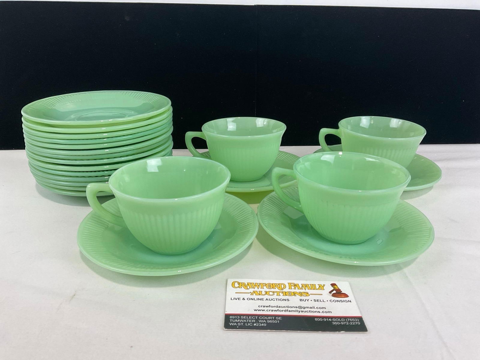 Vintage Jadeite Fire King Anchor Hocking, 4 cups & 18 saucers (1 of 3)