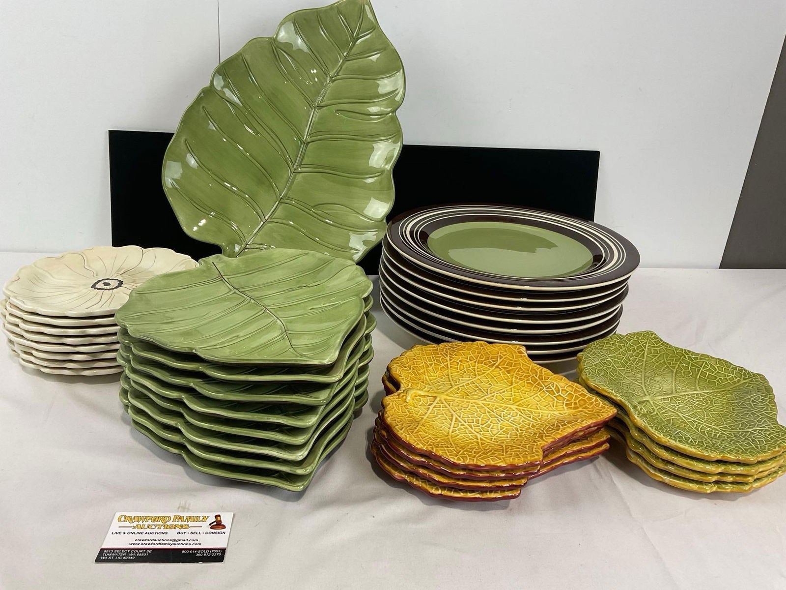 Laurie Gates Tribecca & Coronado Collections, Plates, 33 pieces, Leaf Shaped pieces: 8 White Flower plates, 8 Dinner Leaf Plates, 4 yellow Maple Leaf & 4 green Maple Leaf Plates, 8 dinner plates & 1 leaf platterAppears to be in good shape. The piece measures approx i