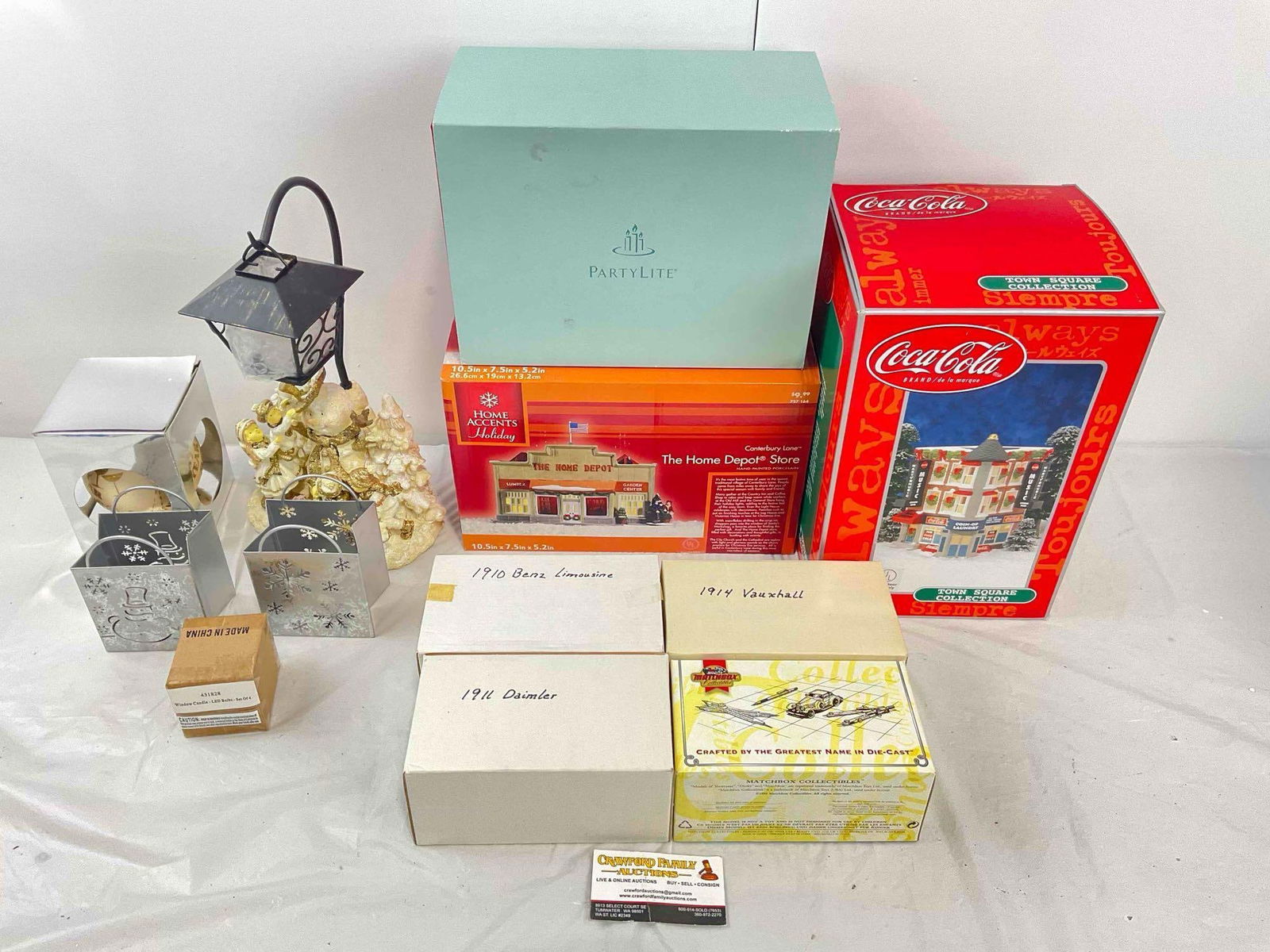 13 pcs Christmas Decorations & Collectibles, incl. 4 Matchbox Die Cast Model Cars. See pics.: 13 pcs Christmas Decorations & Collectibles, incl. 4 Matchbox Die Cast Model Cars. Two boxes opened for pictures, otherwise unchecked, look to be in good condition. Fits in box measuring 22" x 16"