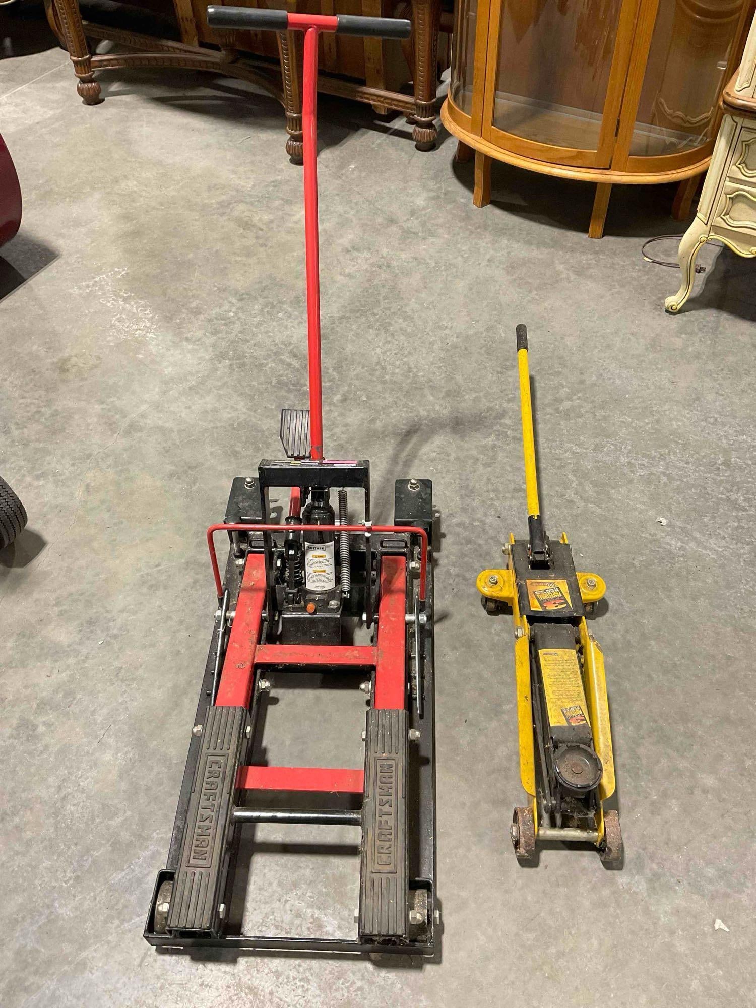 2 pcs Motorcycle/ATV Jacks, incl. FineLine 3 Ton Floor Jack & Craftsman 1.5 Ton Jack. See pics.: 2 pcs Motorcycle/ATV Jacks, incl. FineLine 3 Ton Floor Jack & Craftsman 1.5 Ton Jack. Minor wear indicative of use, condition is otherwise very good. Larger measures 40" x 20" x 27" DM-4780 *