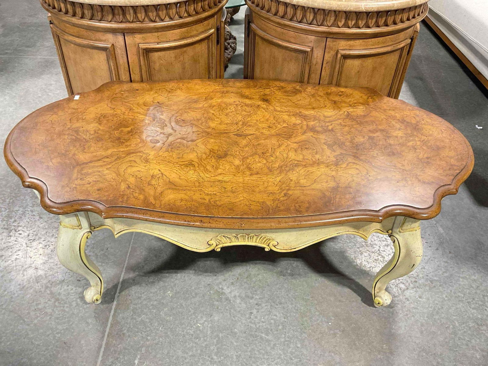 Vintage Wieman French Provincial Coffee Table w/ Burl Wood Finish Top. Very Good Condition. See pic (1 of 6)