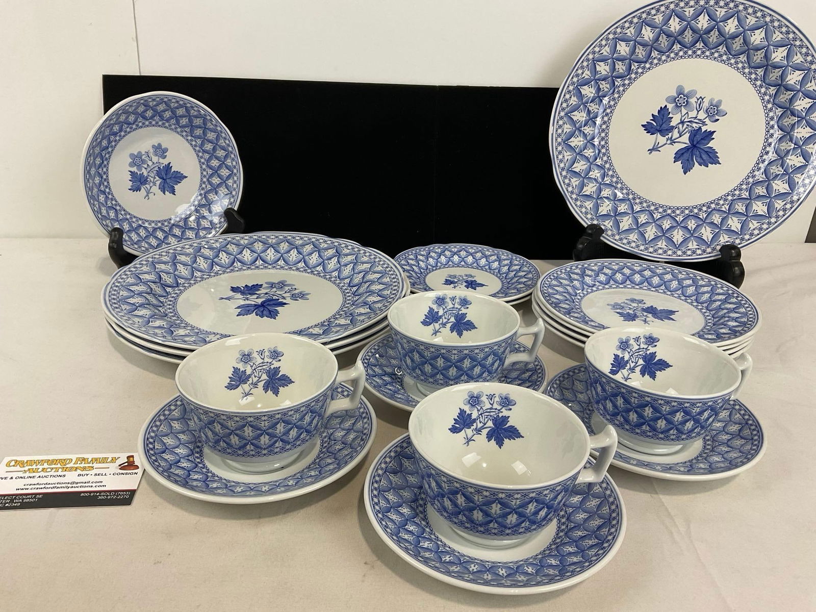 Vintage Spode Geranium Pattern, China 19 Blue/White pieces, plates, bowls, cups & saucers: Includes: 4 dinner plates, 4 lunch plates, 4 cups, 4 saucers, 2 bread & butter plates, 1 small bowl, Appears to be in good shape. The piece measures approx 9h x 12w x 12d inches. See pics. E-5090&