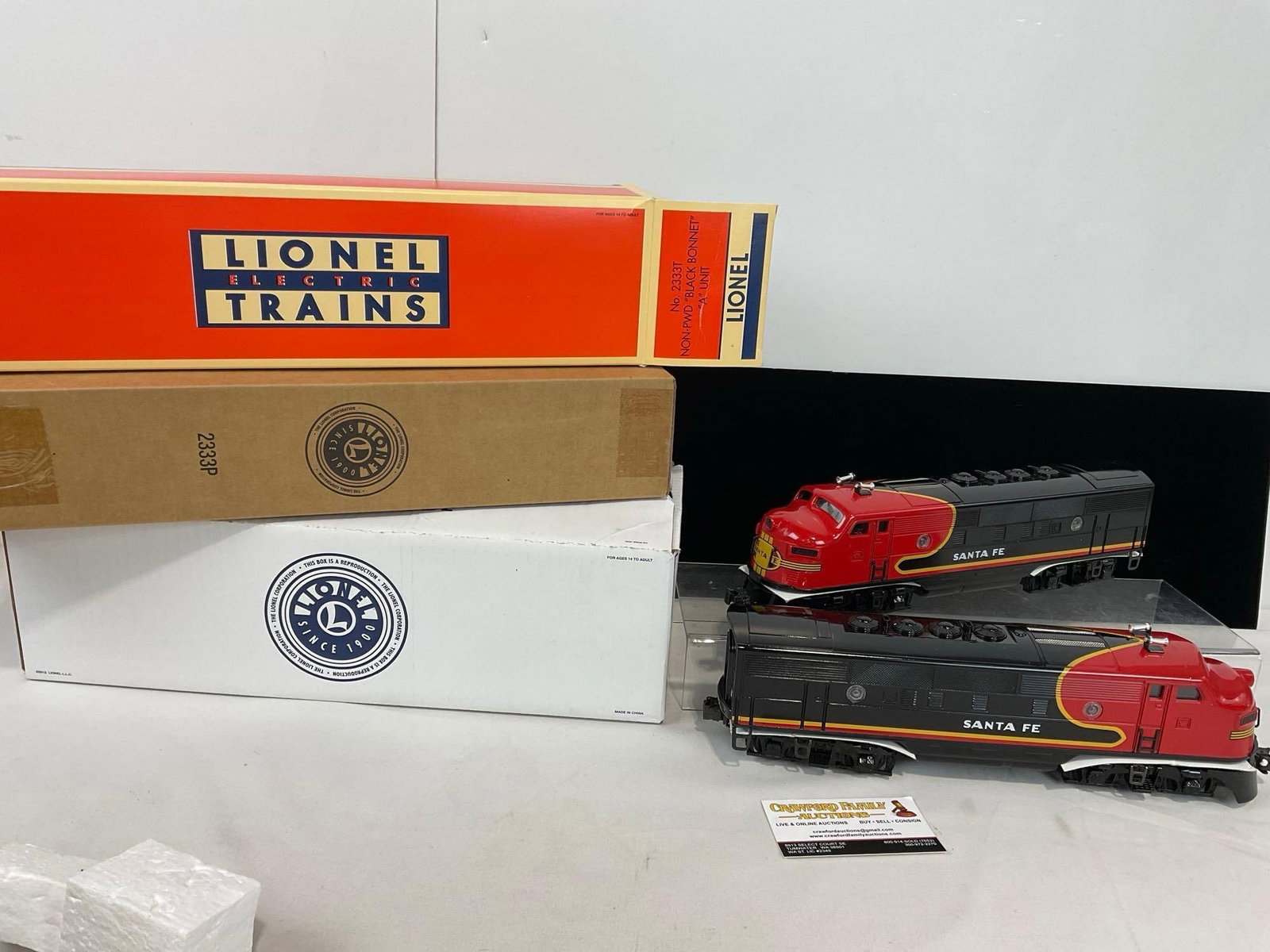 2x Lionel Santa Fe Locomotives, 2333P & 2333T Black Bonnet Trains in original box: Appears to be in good shape. The piece measures approx 7h x 17w x 8d inches. See pics. E-4690