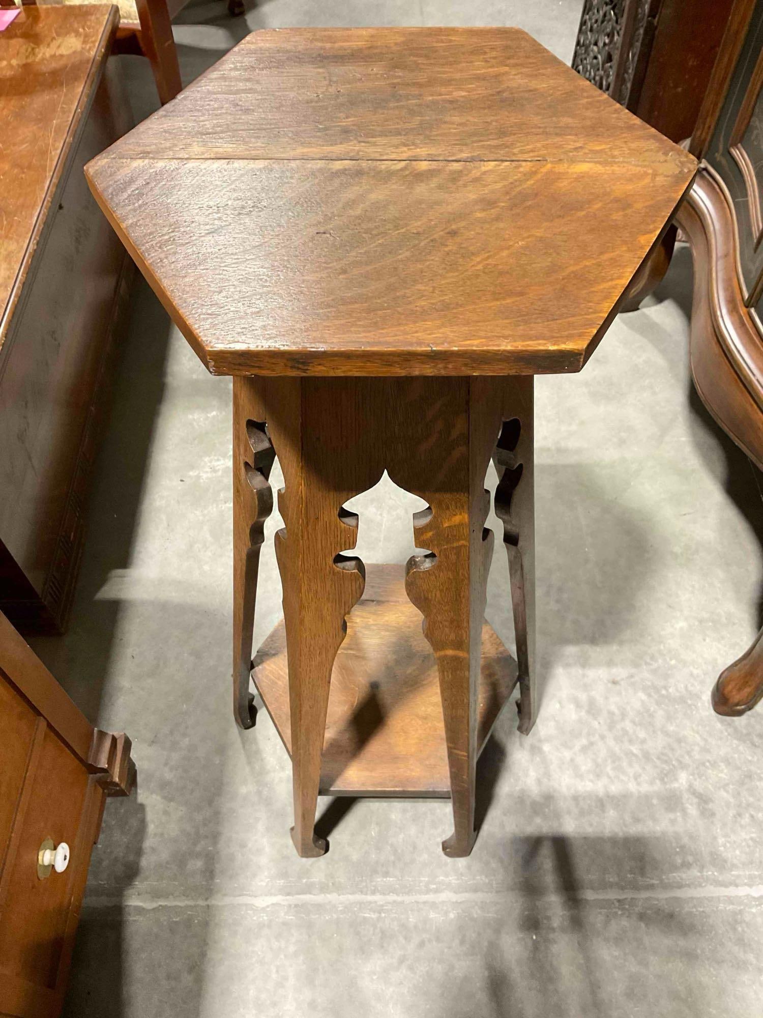 Gorgeous Antique 2-Tier Hexagonal Tiger Oak Planter Stand Side Table. Very Good Condition. (1 of 6)