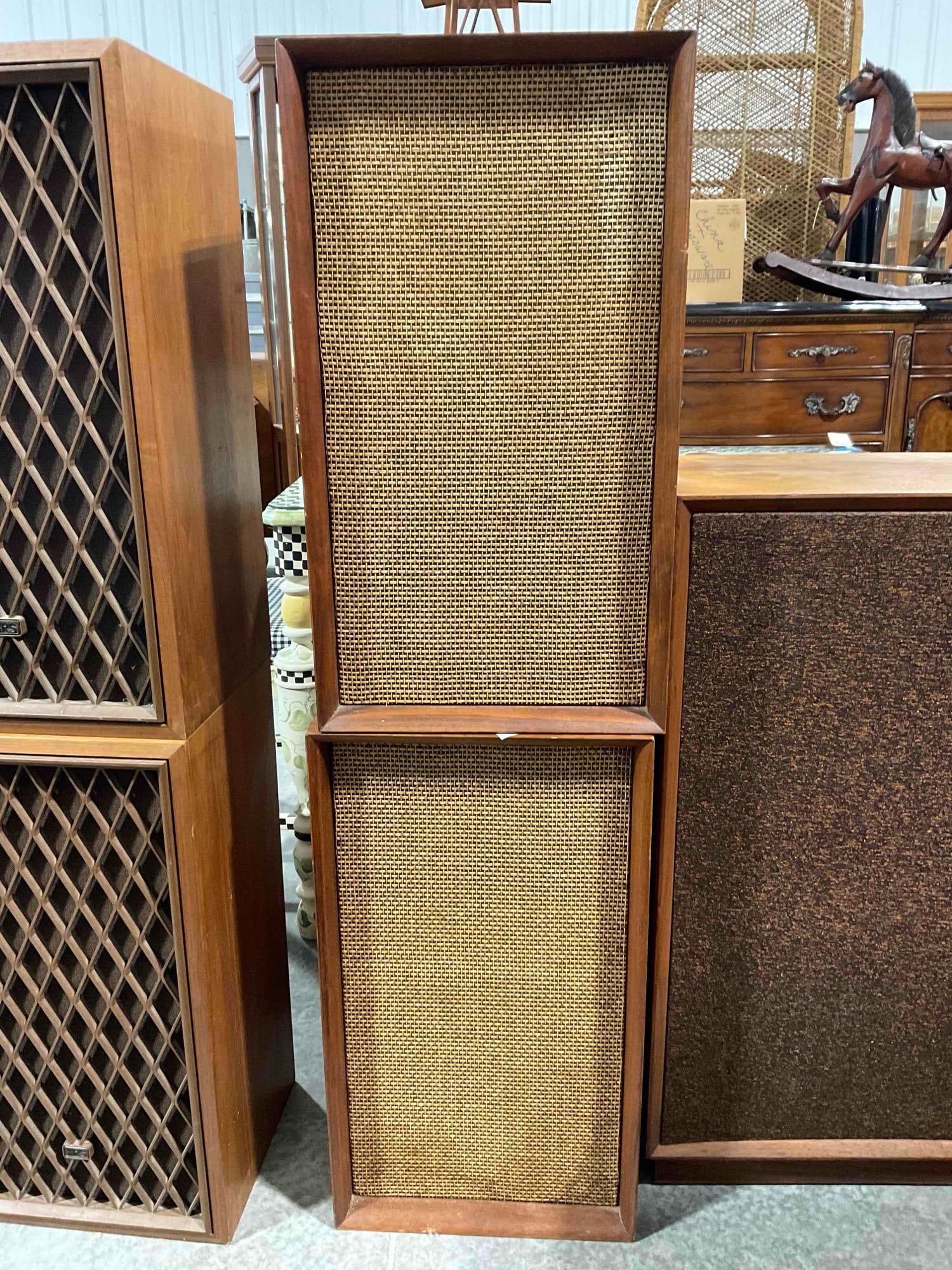 Pair of Vintage Electro Voice Low Resonance Ultra Compact System Box Speakers. Untested. (1 of 7)